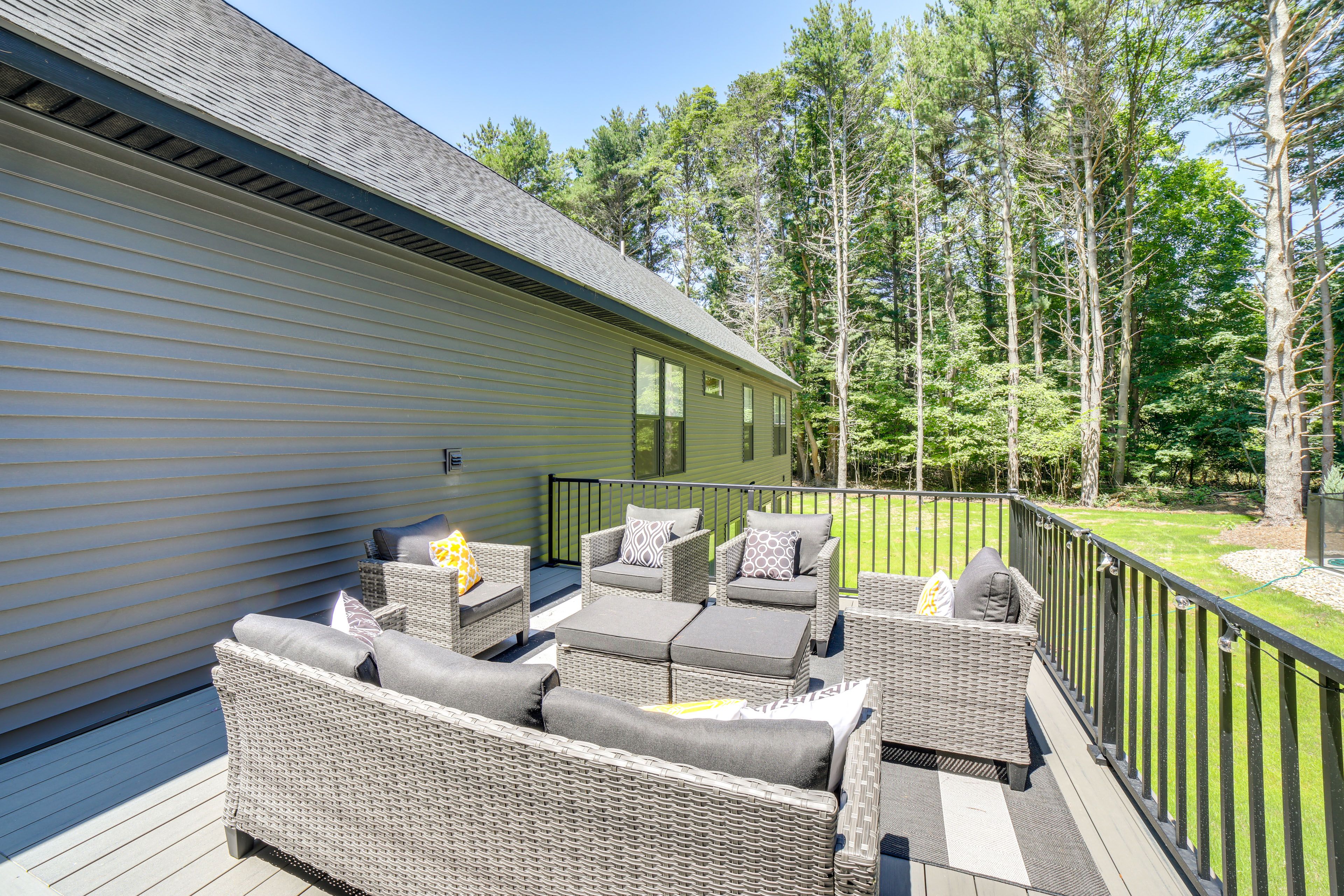 Furnished Deck
