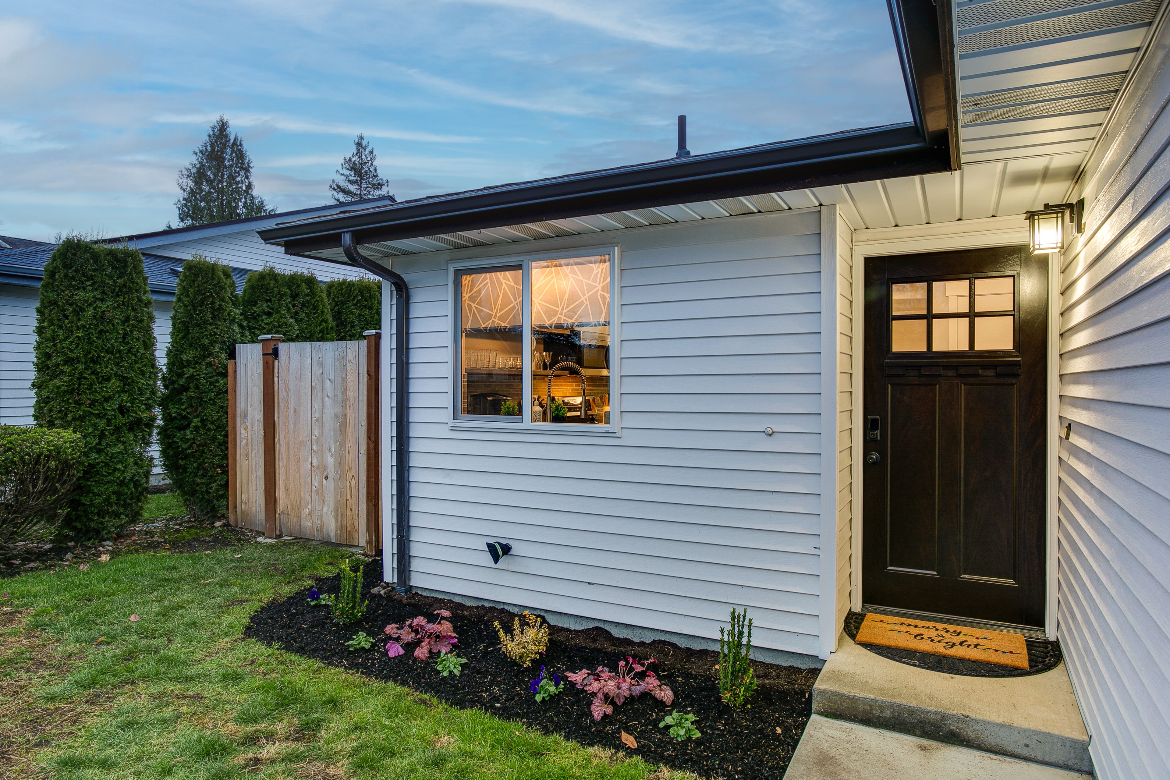 Property Exterior | Driveway (1 Vehicle) | Free Street Parking