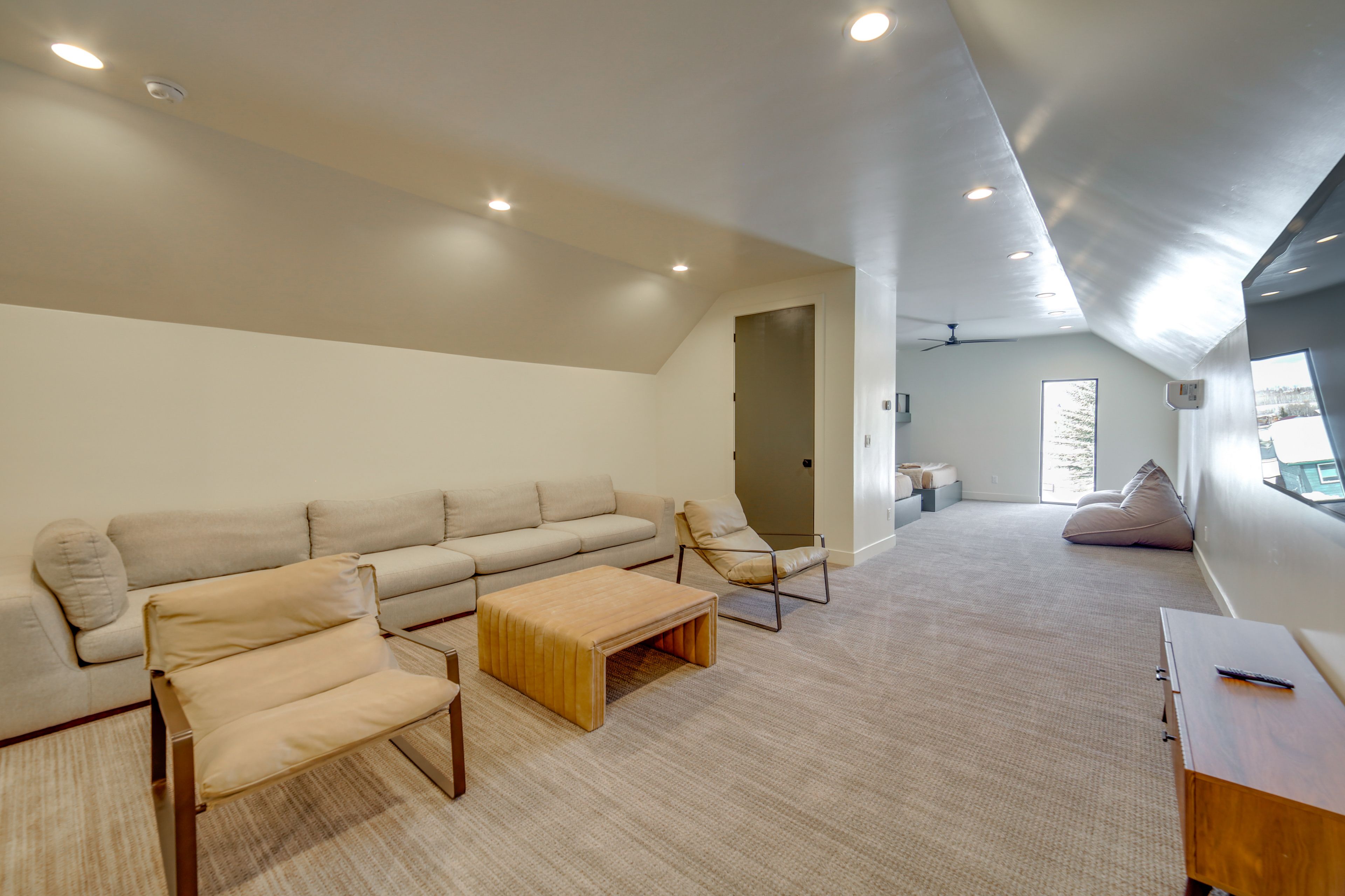 Loft | 2nd Floor | 2 Twin/Queen Bunk Beds