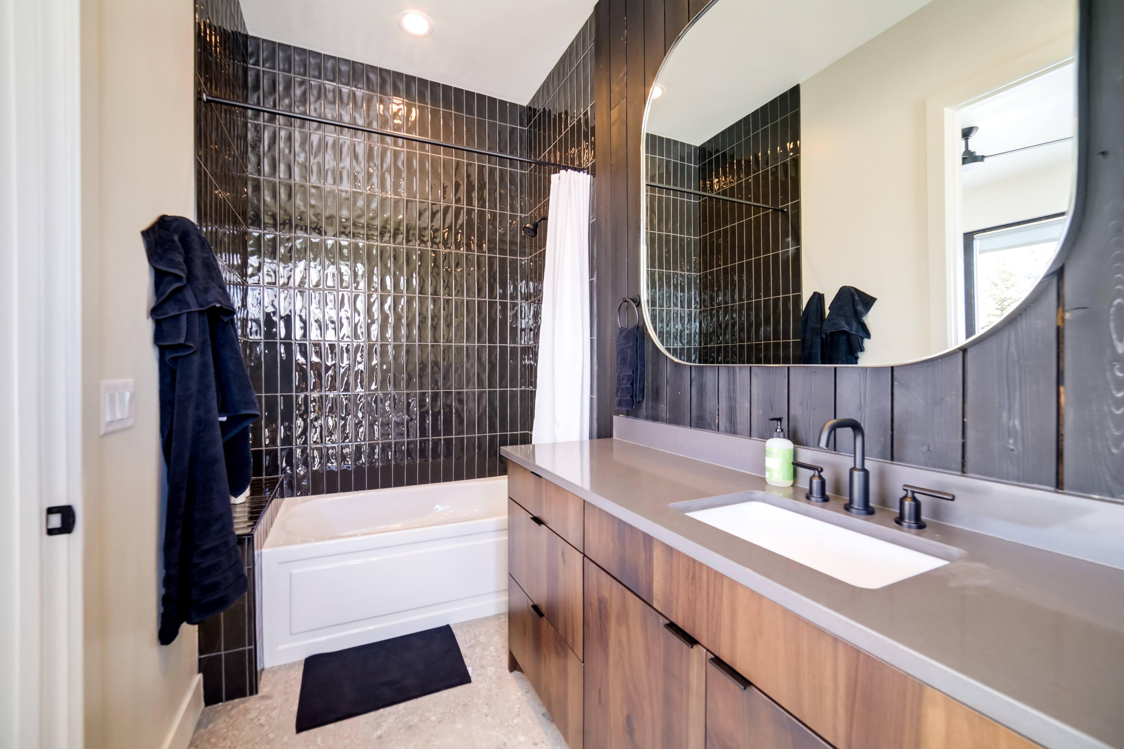 En-Suite Bathroom | 1st Floor