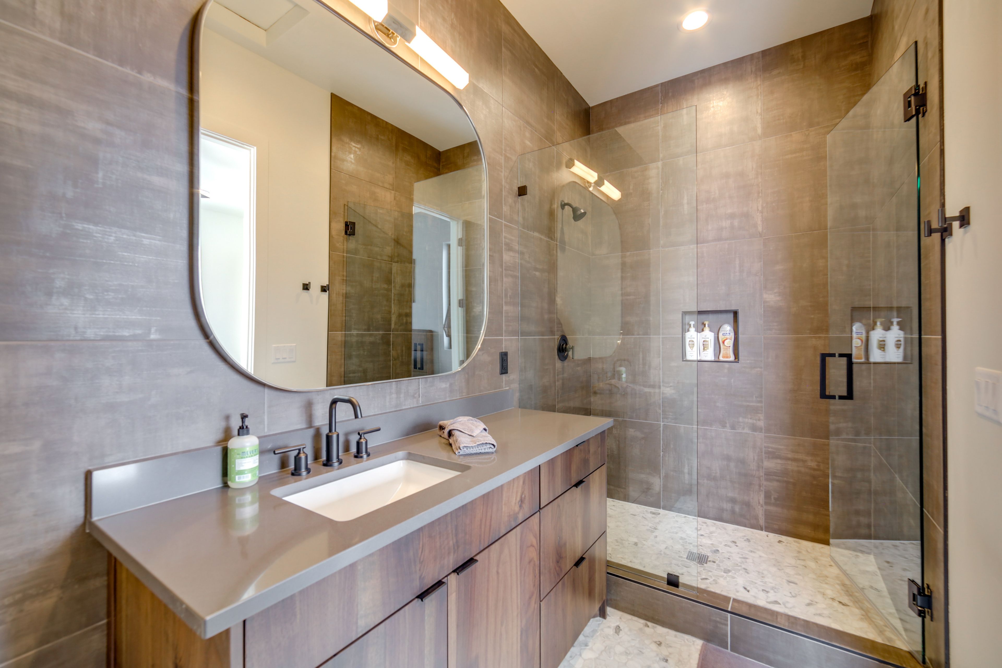 En-Suite Bathroom | 1st Floor