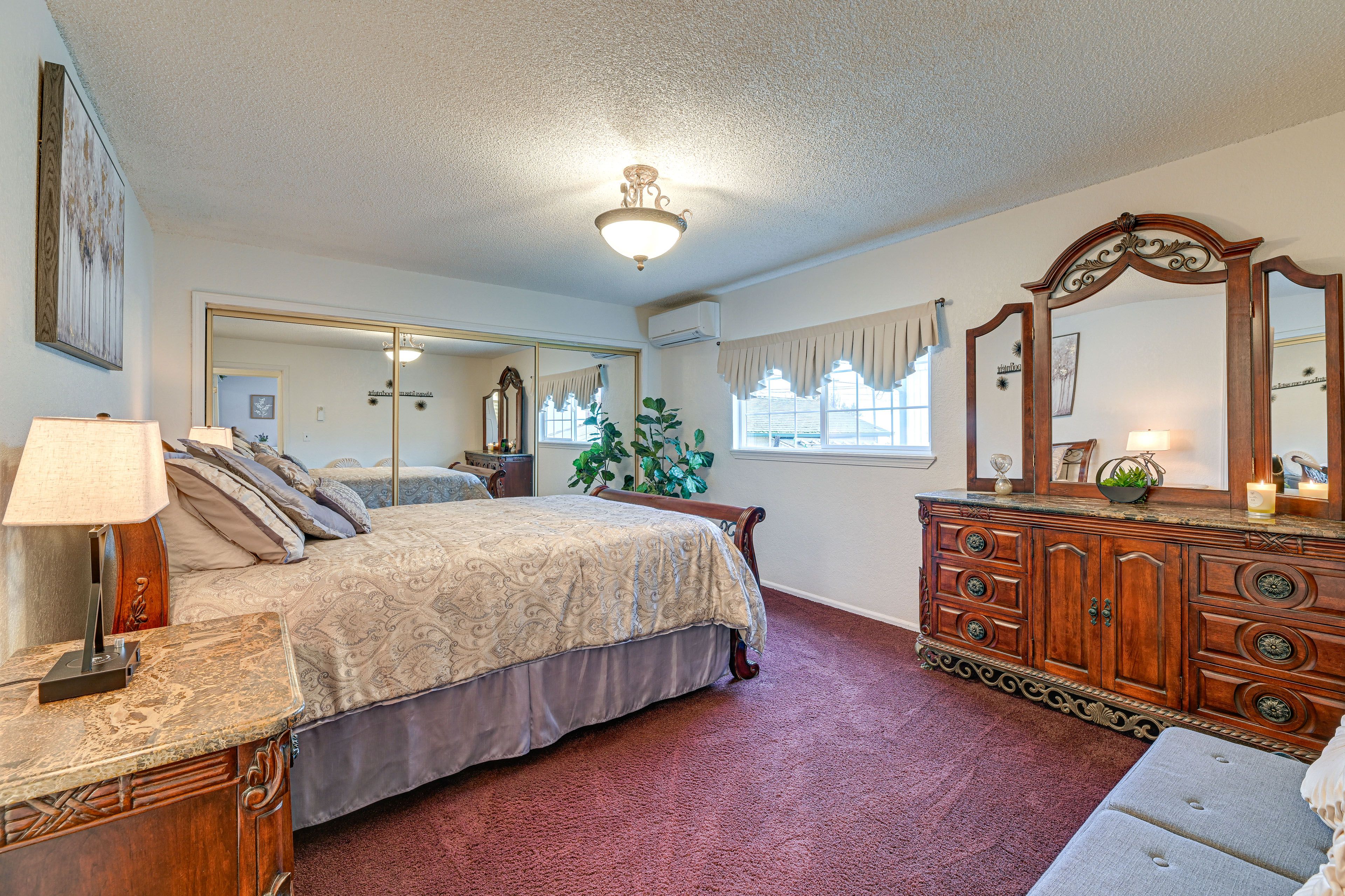 Bedroom 1 | Queen Bed