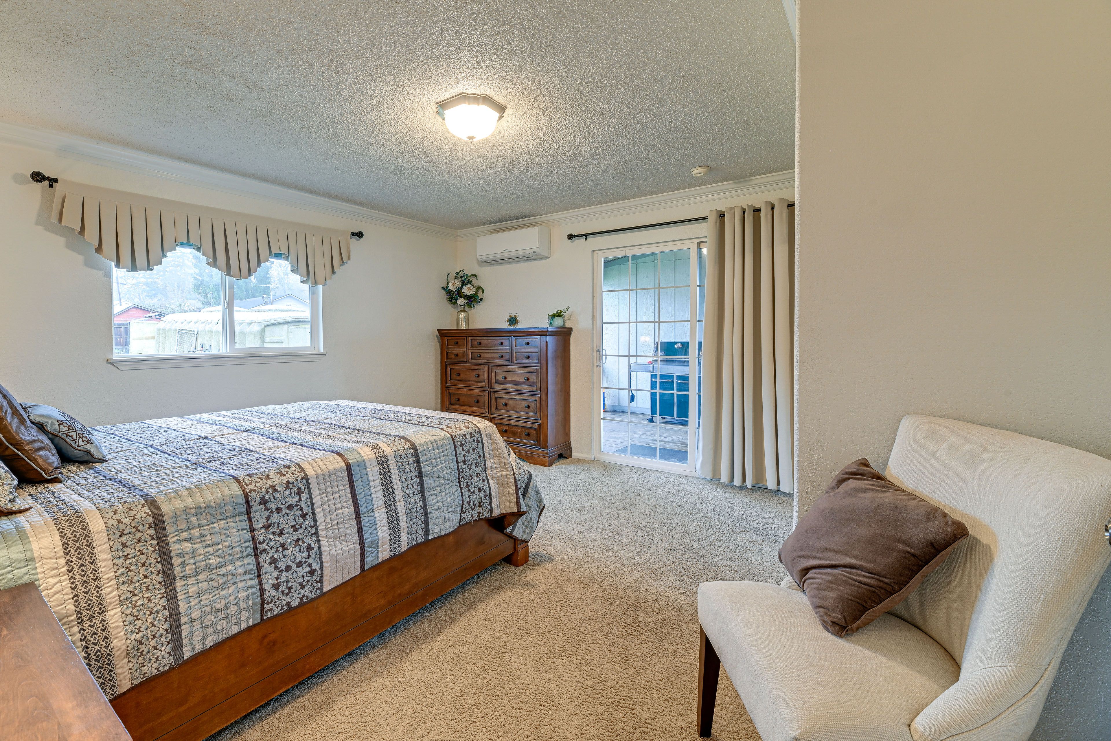 Bedroom 2 | Queen Bed