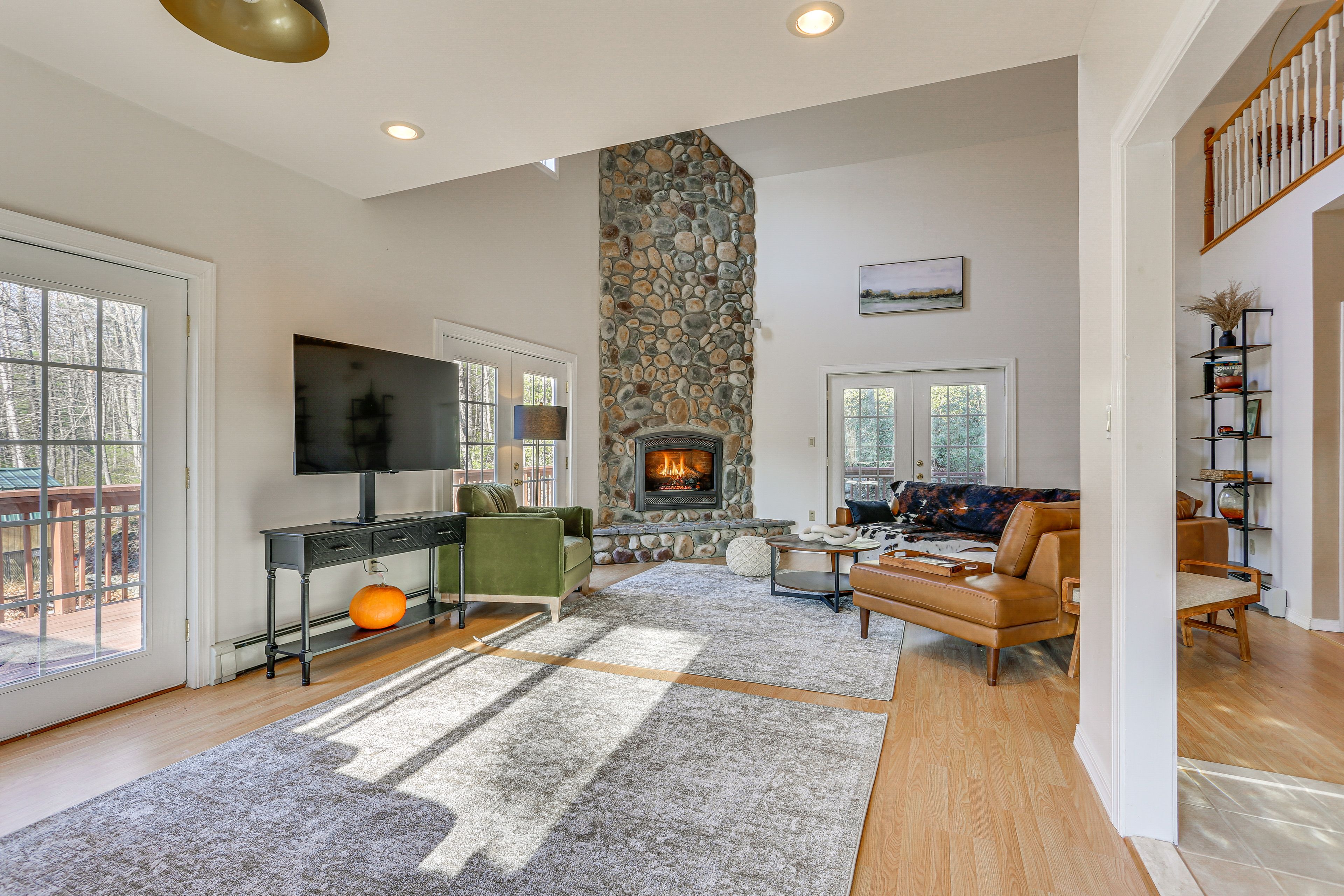 Living Room | Gas Fireplace | Smart TV