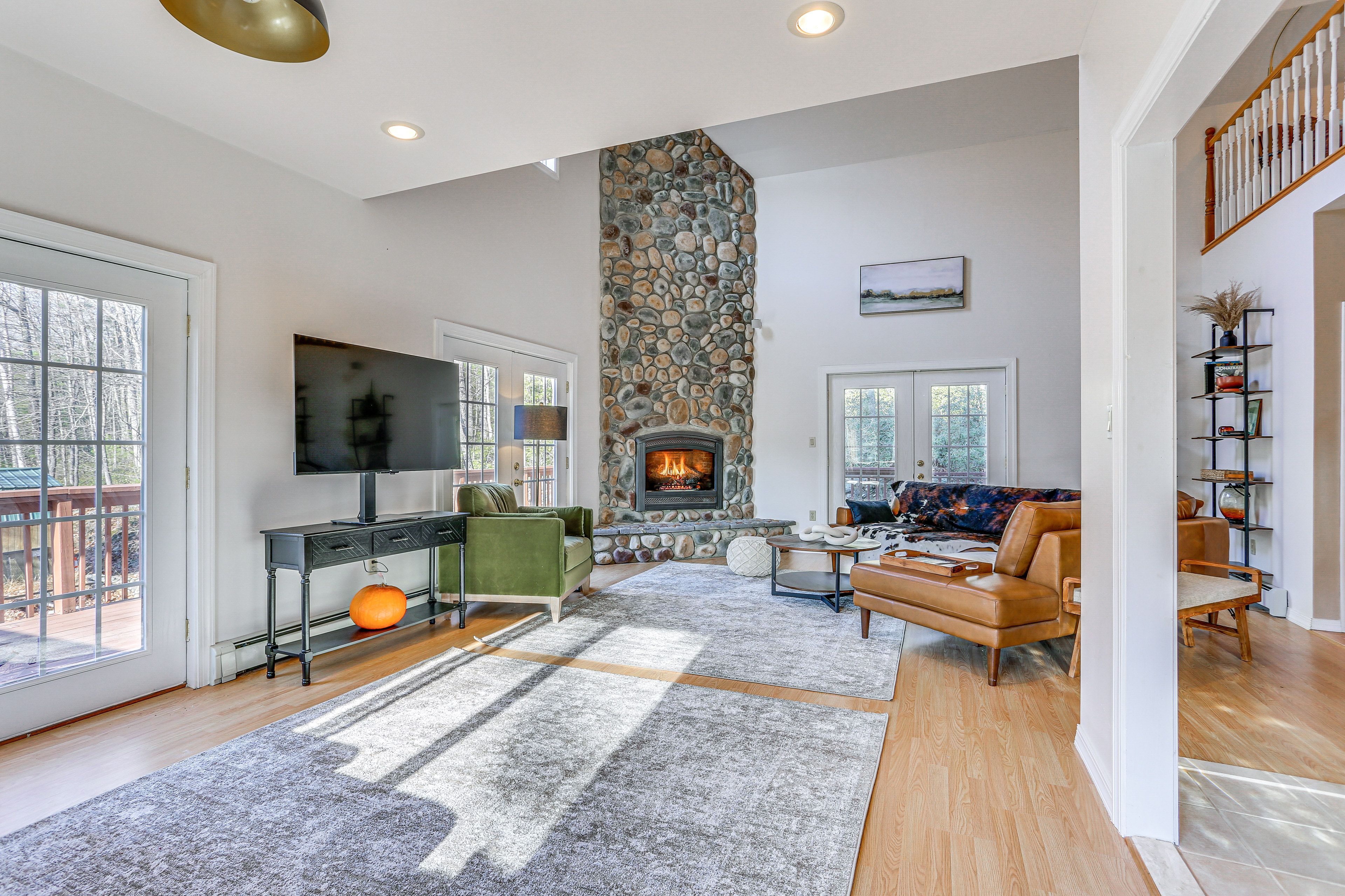 Living Room | Gas Fireplace | Smart TV