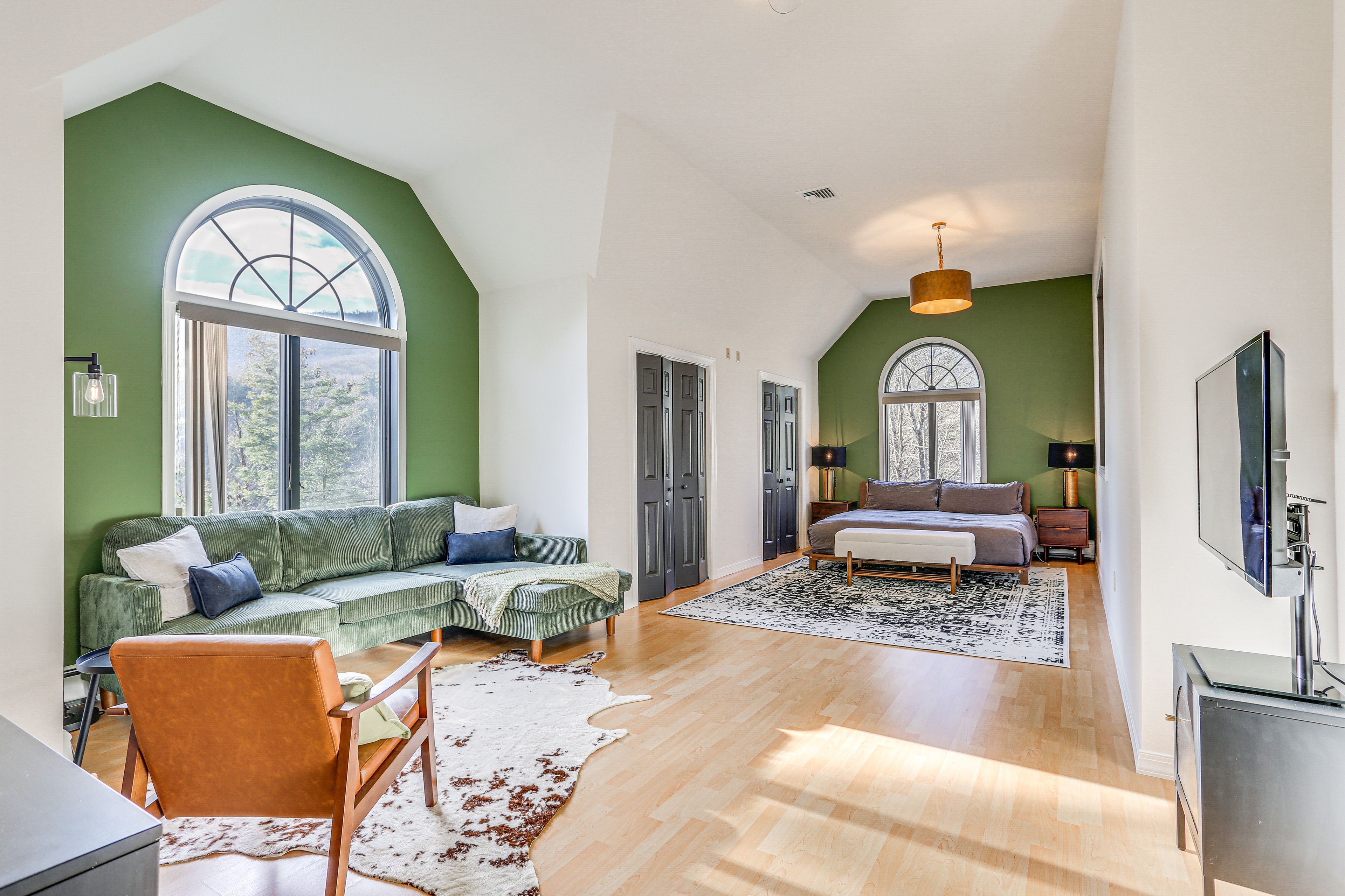 Bedroom 1 | King Bed | Linens Provided