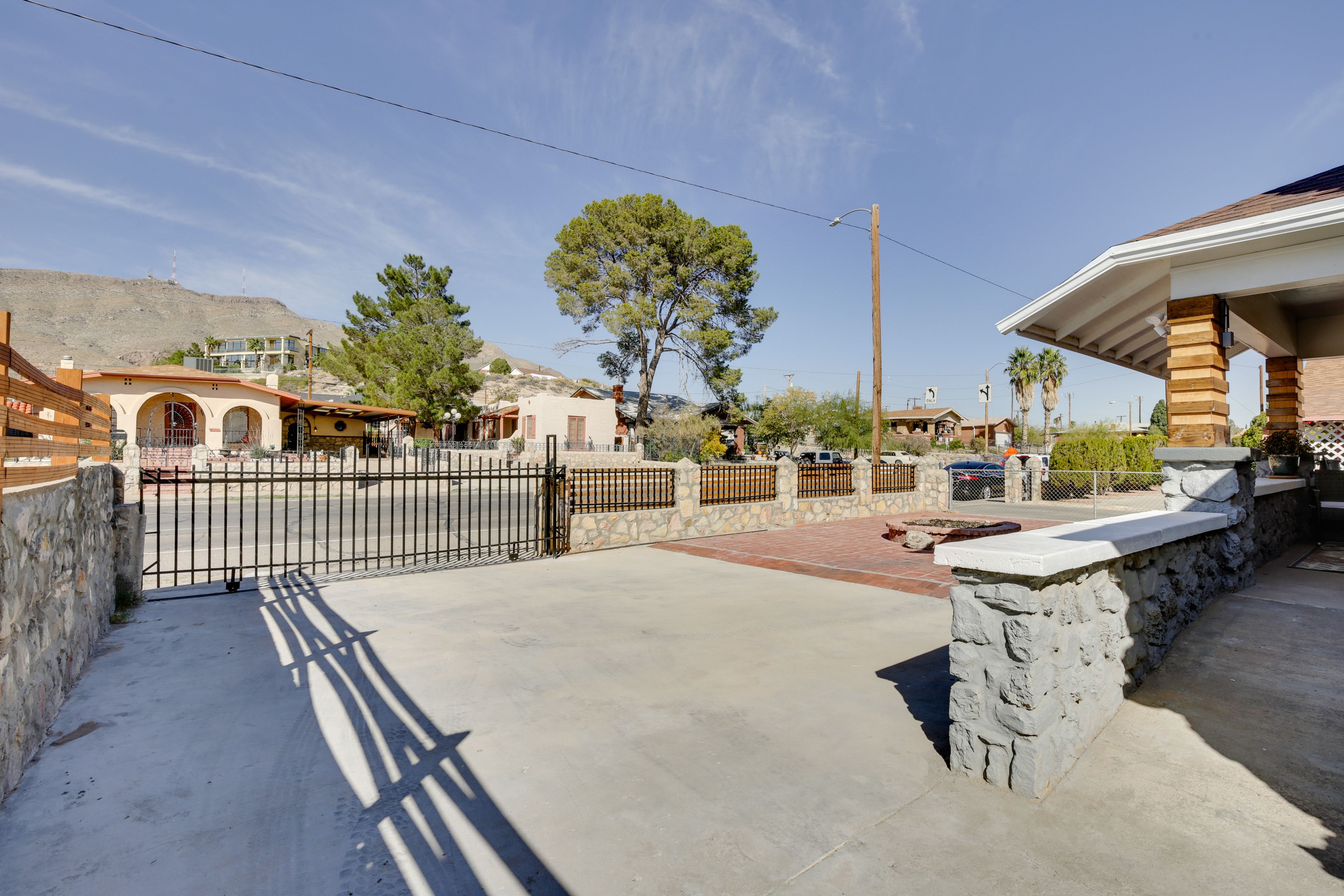 Parking | Front Driveway (1 Vehicle) | Free Street Parking