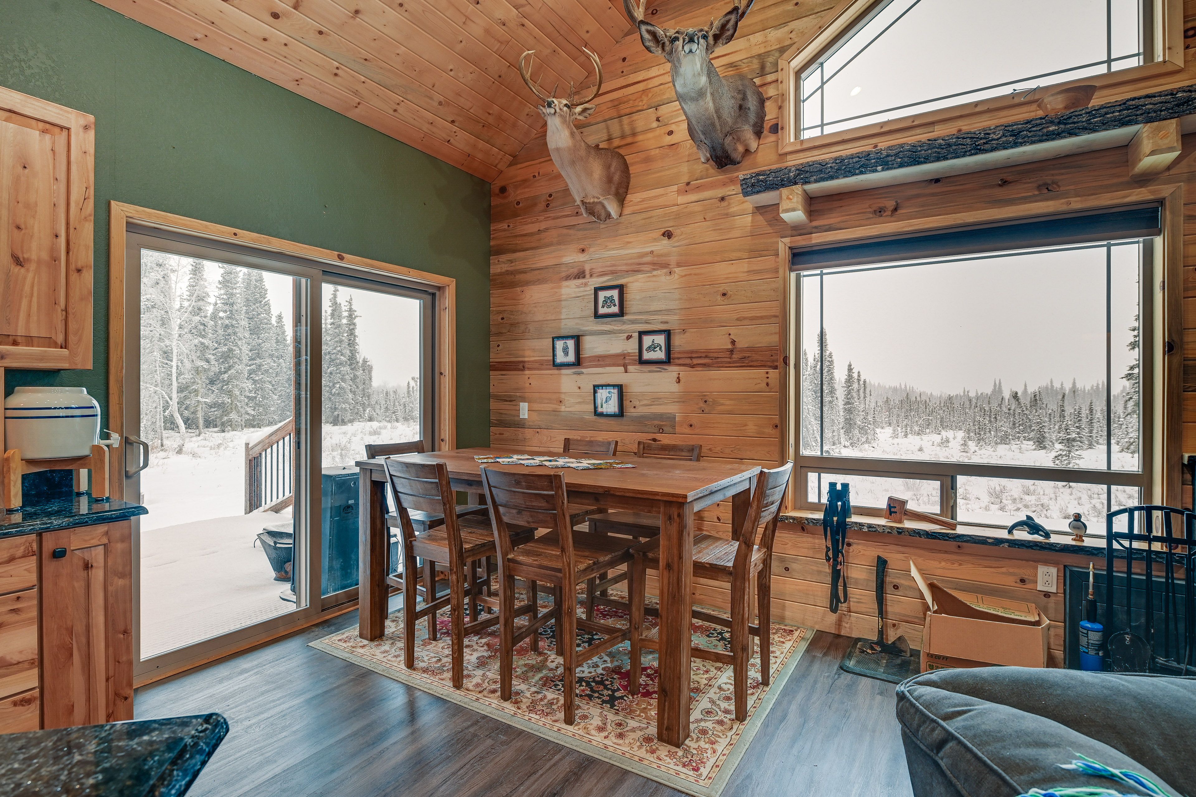 Dining Area | Dishware & Flatware Provided