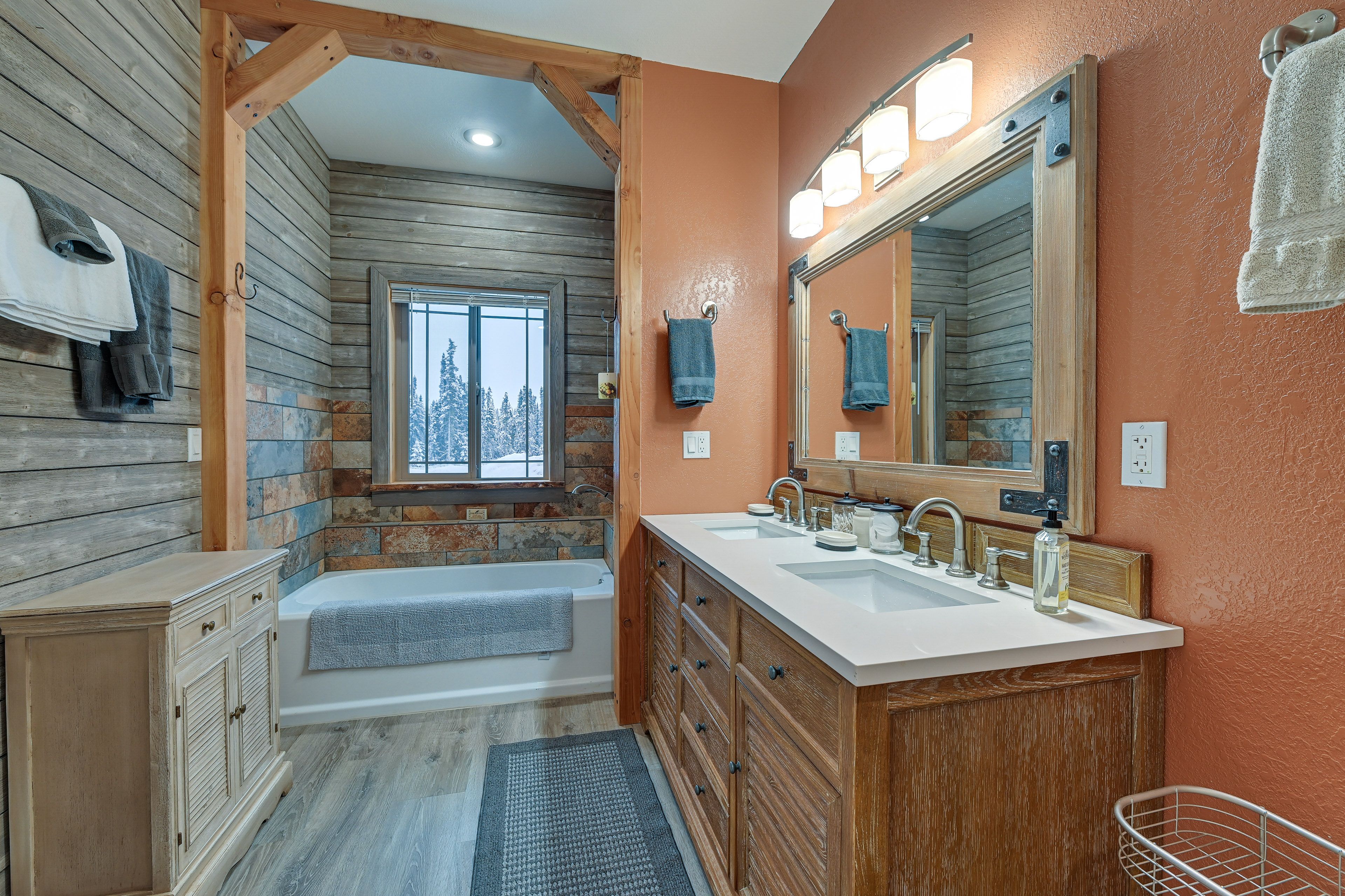 Full Bathroom | Complimentary Toiletries | Soaking Tub