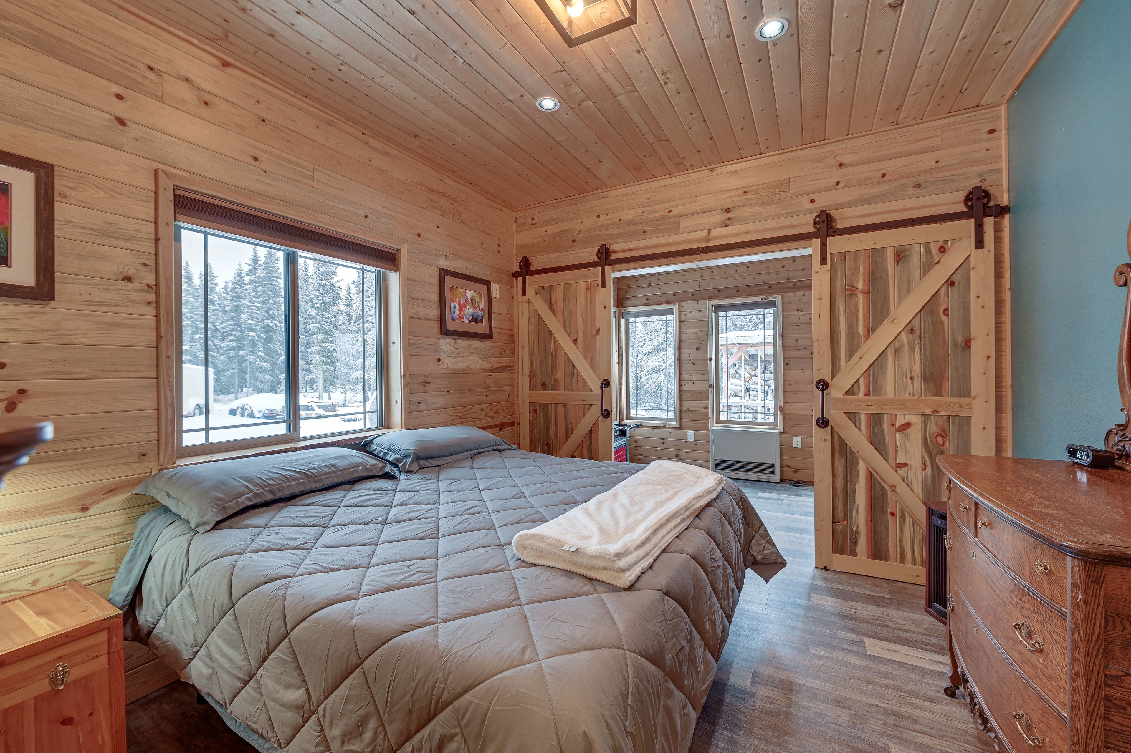 Bedroom | King Bed | 1st Floor