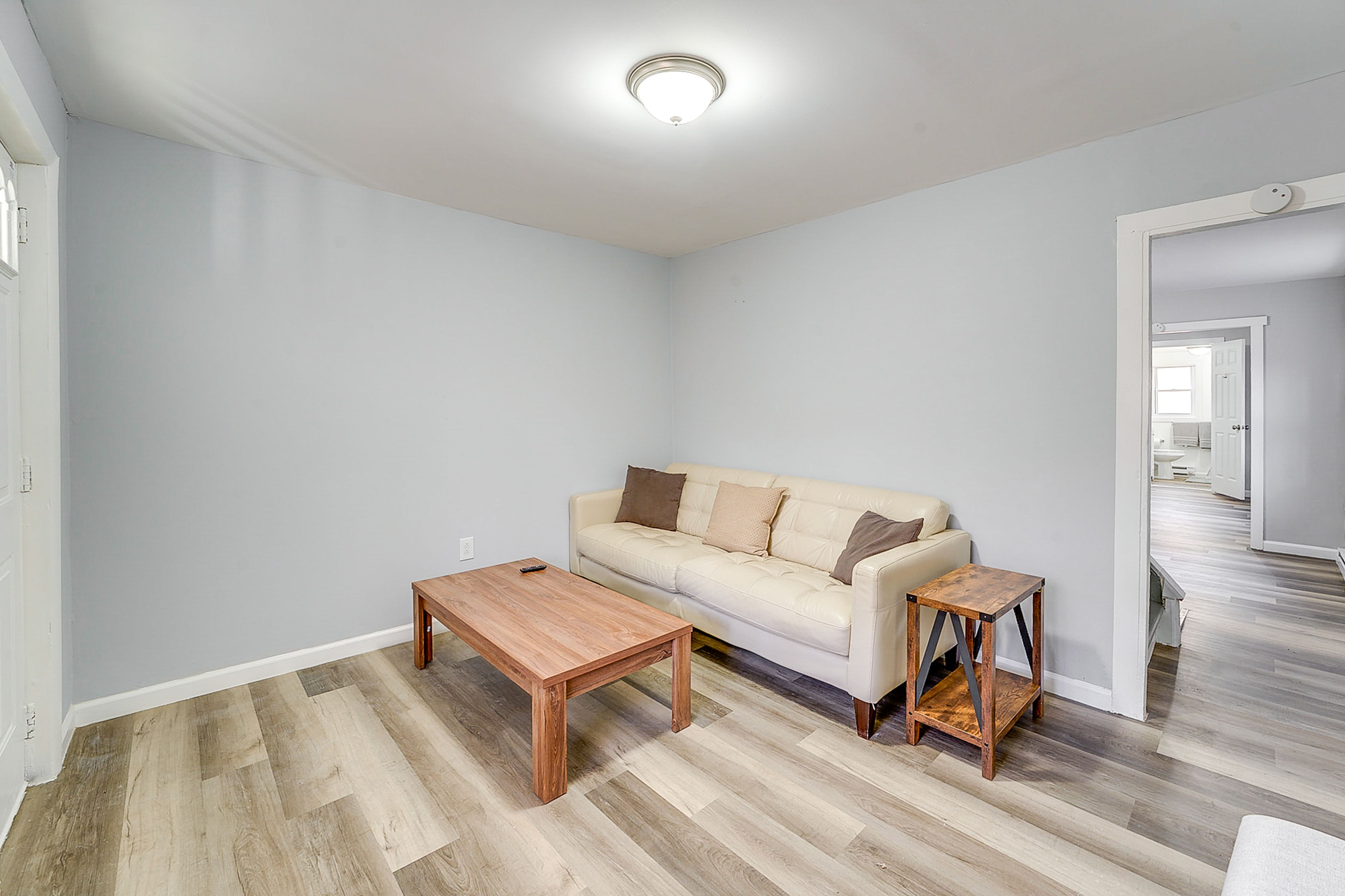 Living Room | Free WiFi | Baseboard Heat | Smart TV