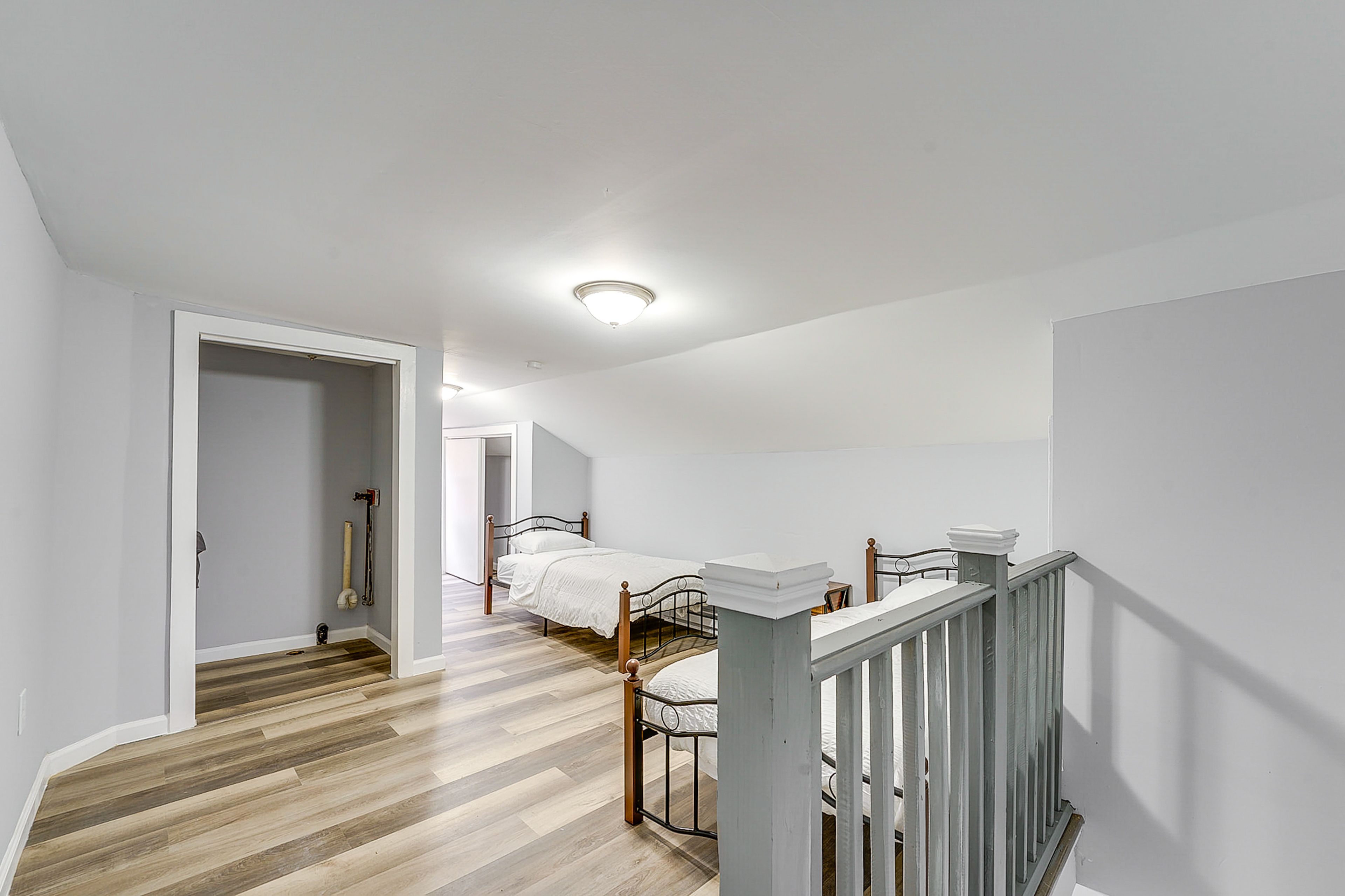 Loft | 2 Twin Beds | 2nd Floor