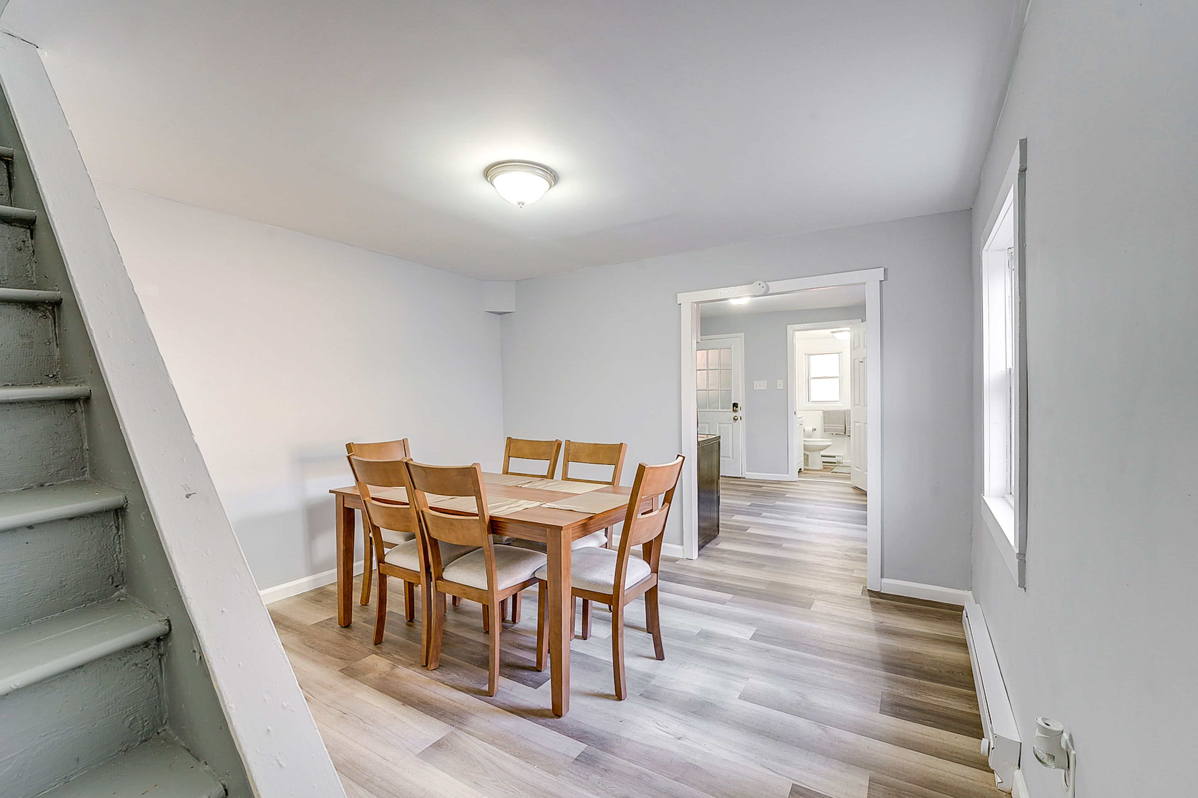 Dining Area | Dishware/Flatware Provided