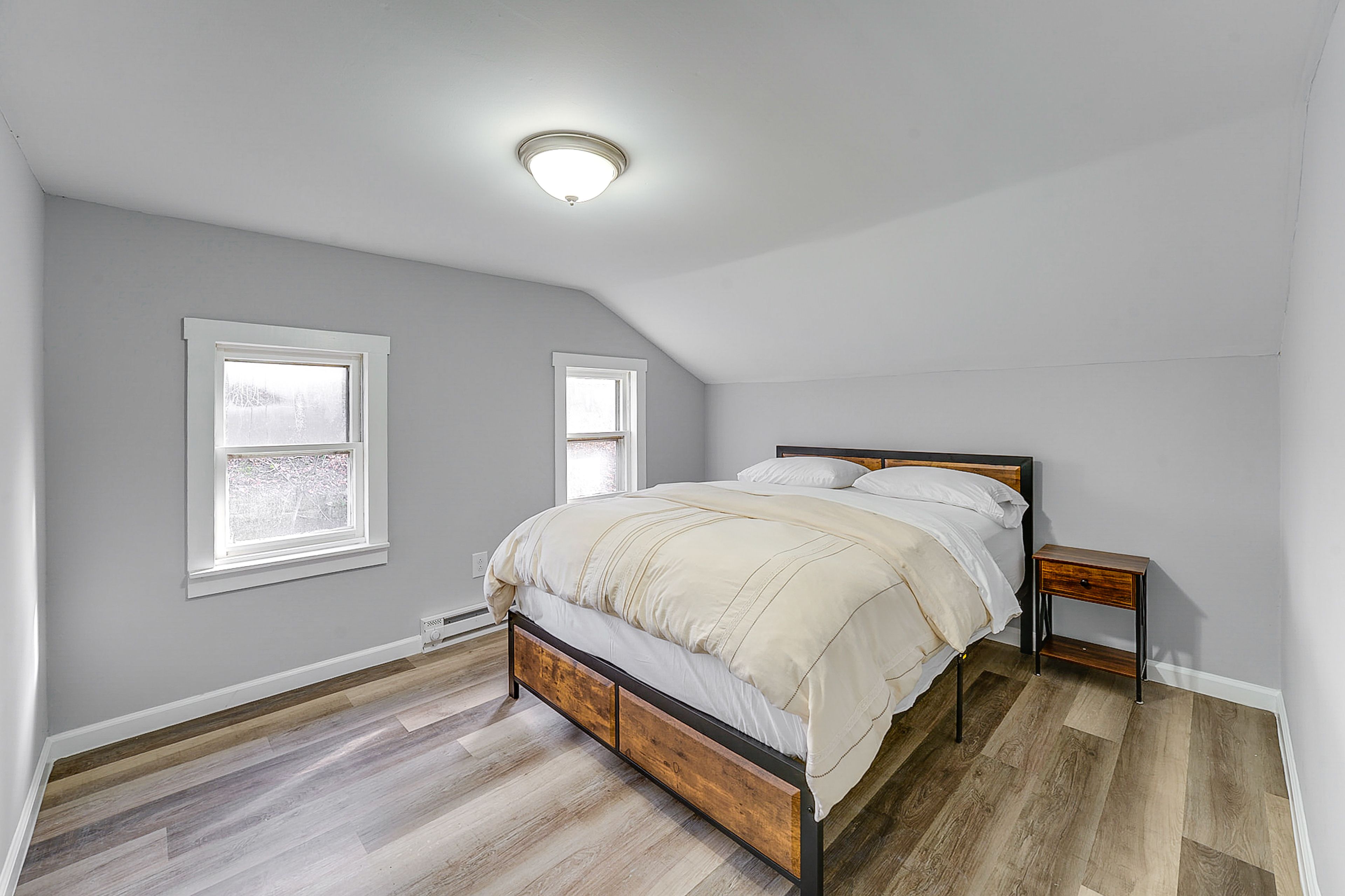 Bedroom | Queen Bed | Linens Provided | 2nd Floor