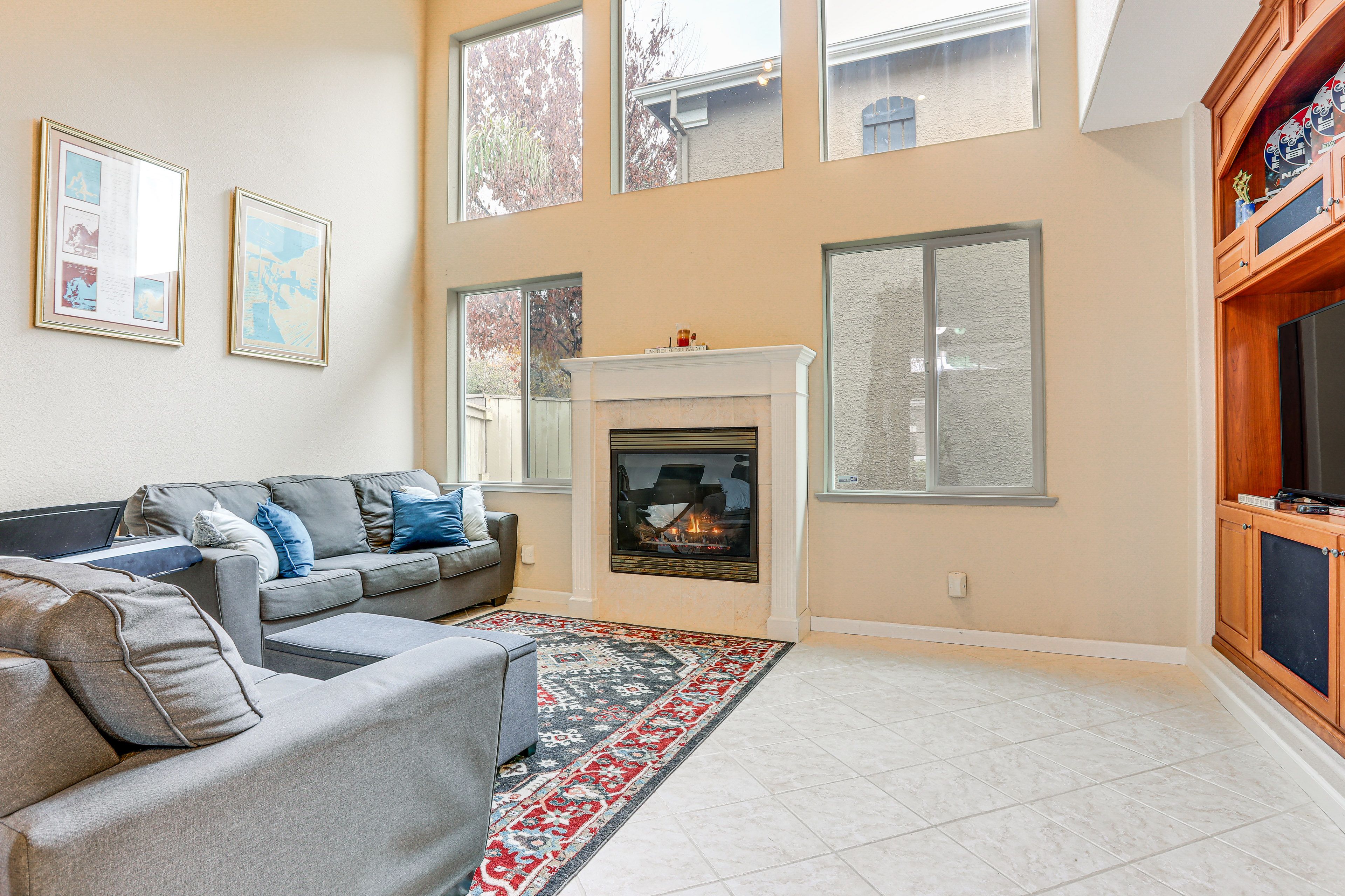 Living Room | Smart TV | Fireplace | Central Heating & A/C | Ceiling Fans