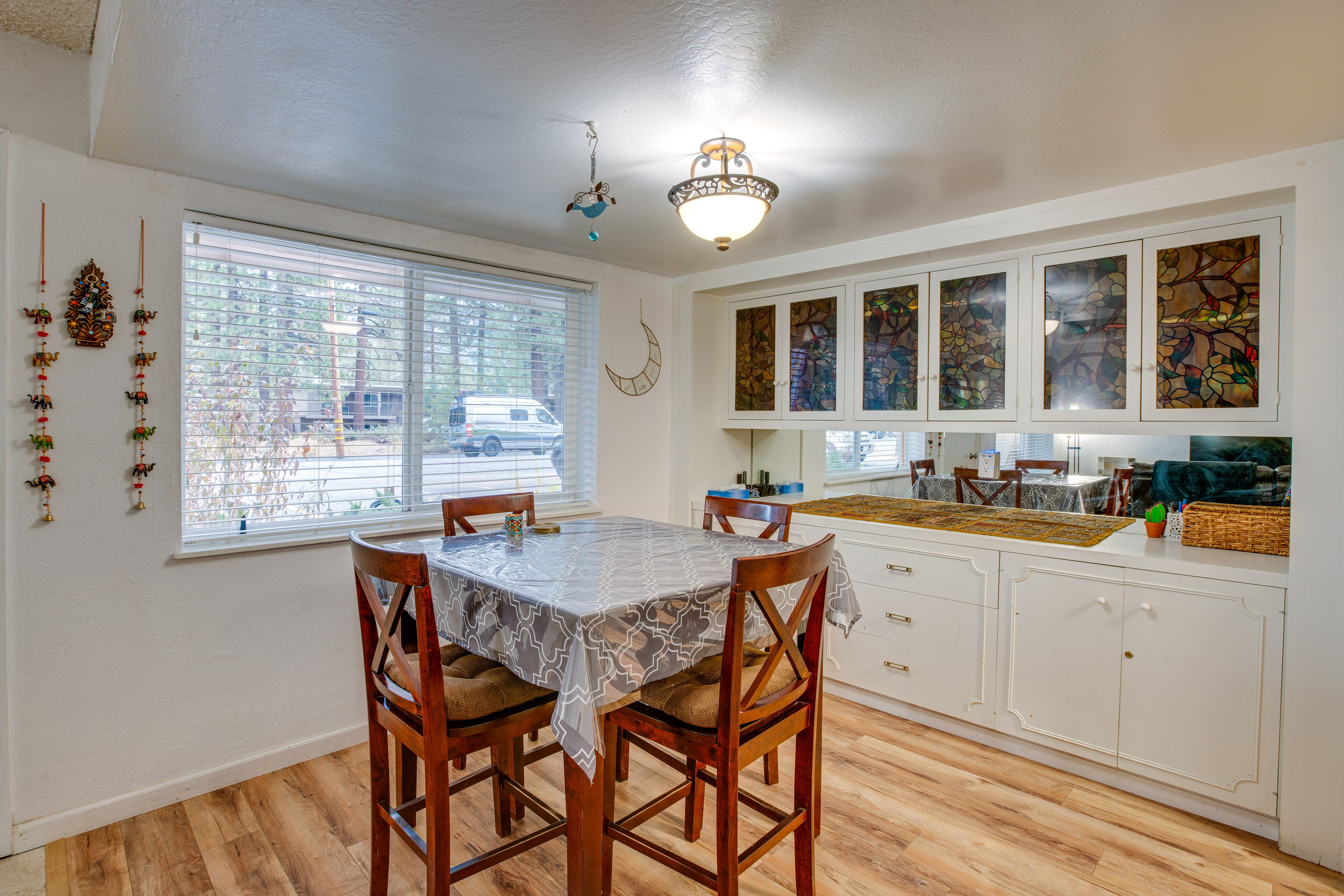 Dining Area | Dishware & Flatware Provided