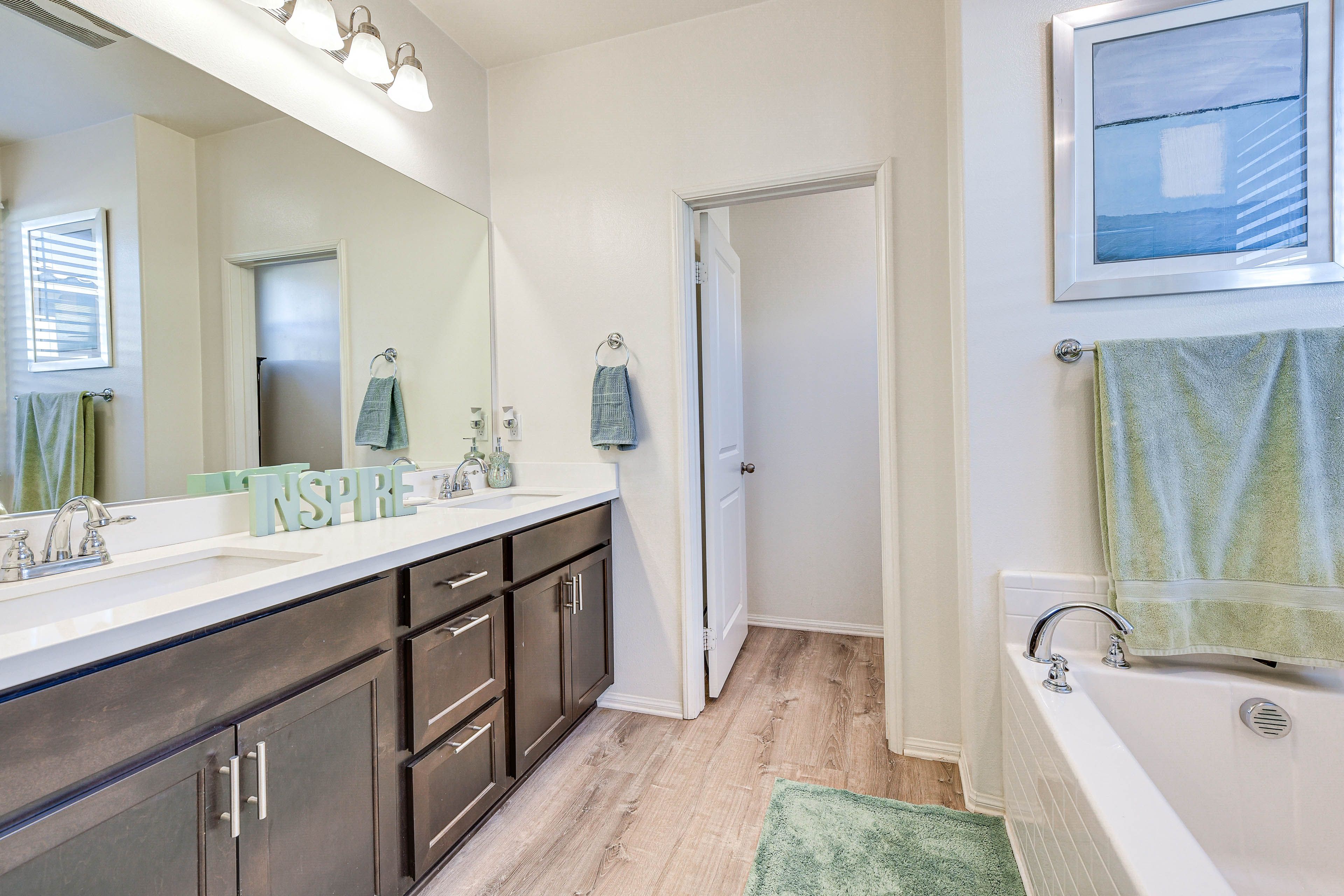 Full Bathroom | Complimentary Toiletries