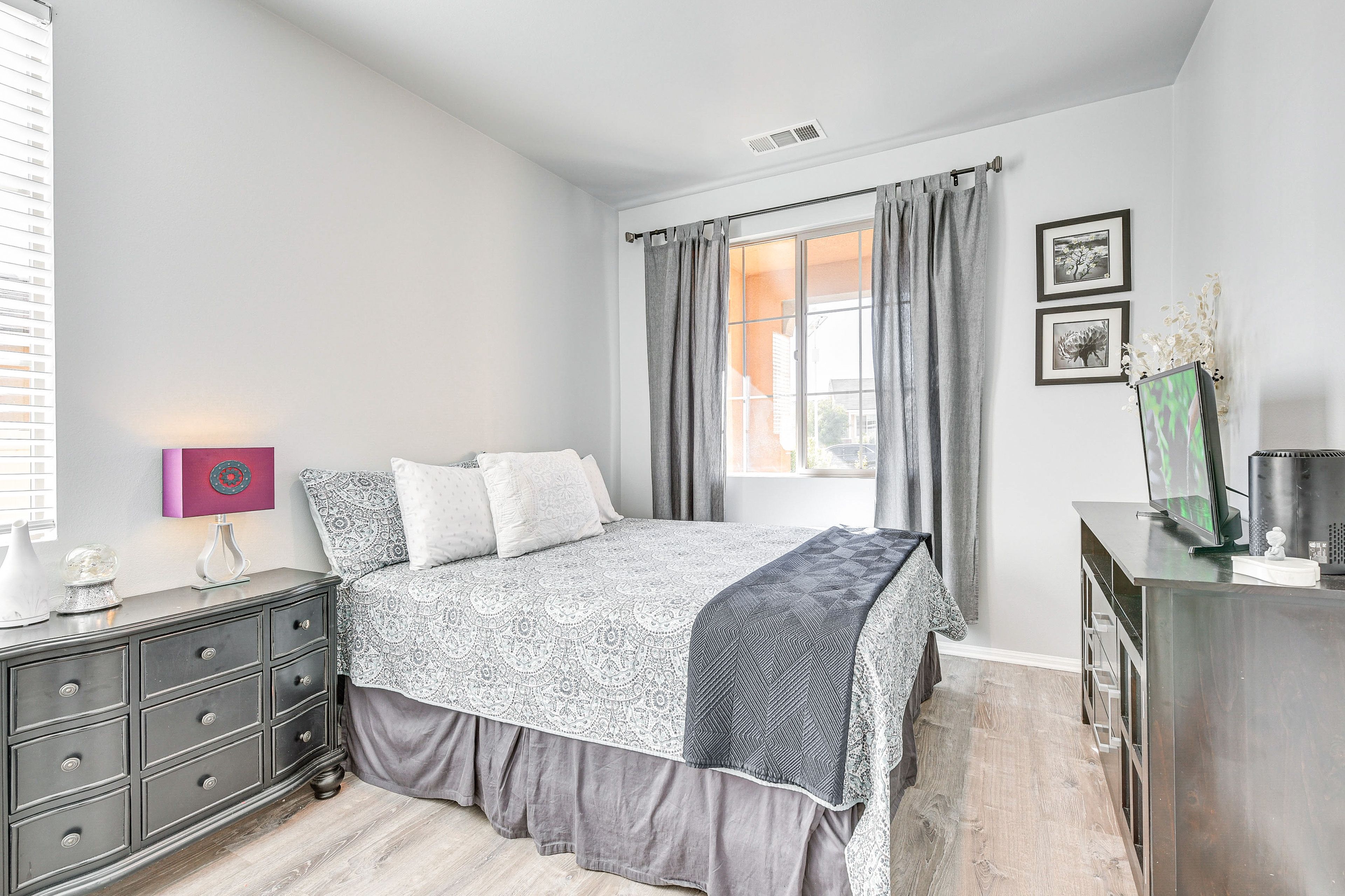 Bedroom 2 | Queen Bed | Smart TV w/ Cable