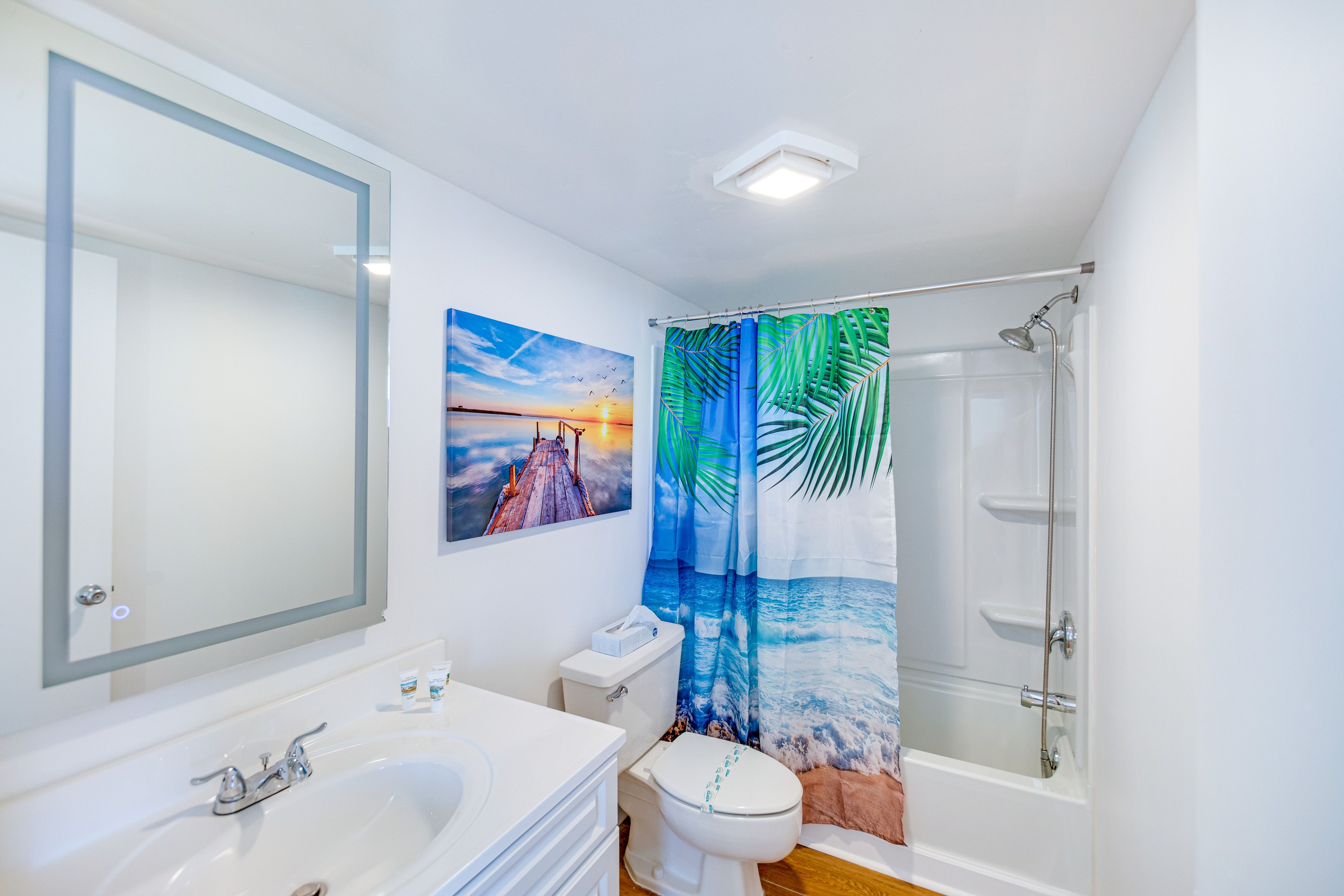 Full Bathroom | Complimentary Toiletries | Towels Provided