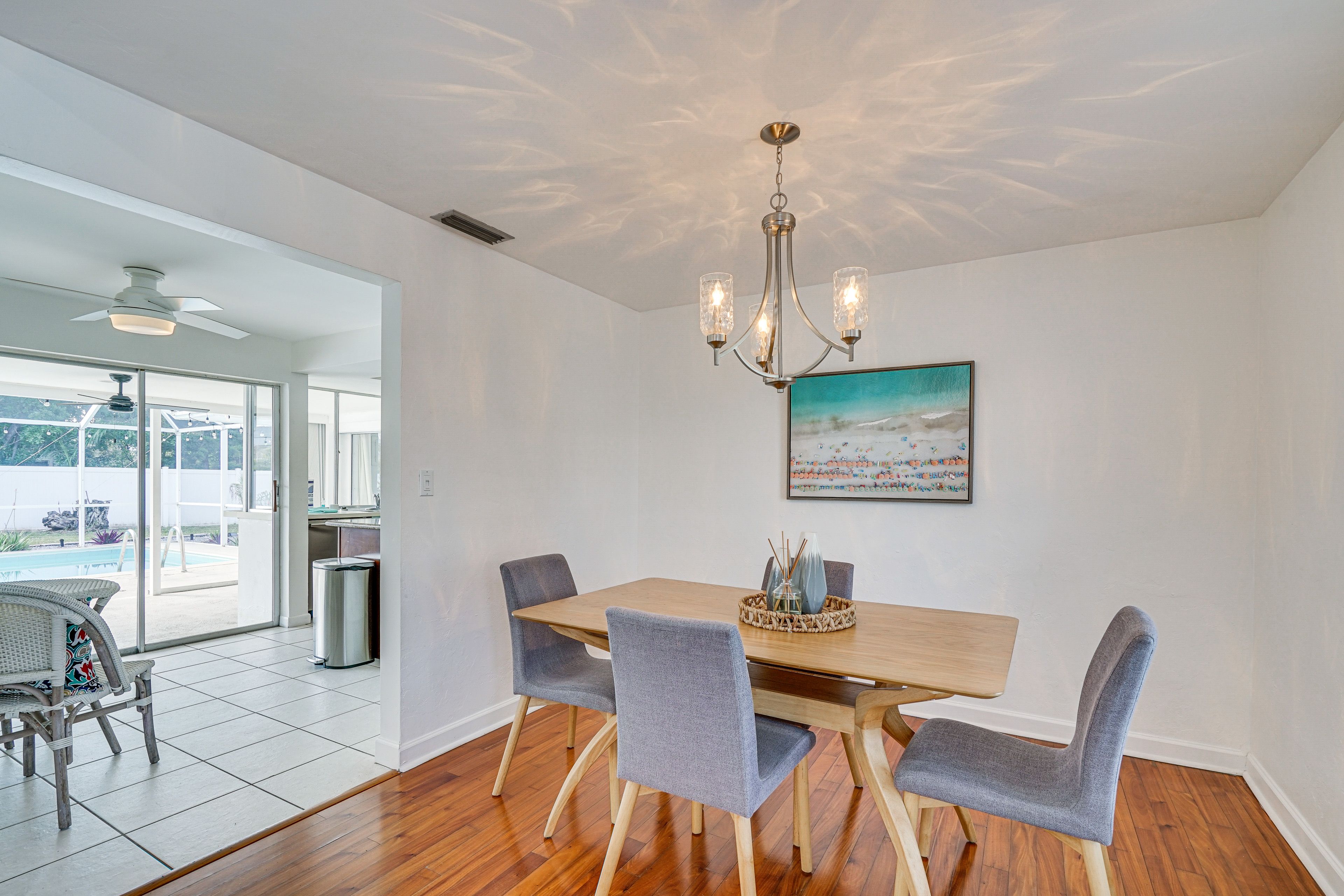 Dining Area | Dishware/Flatware Provided