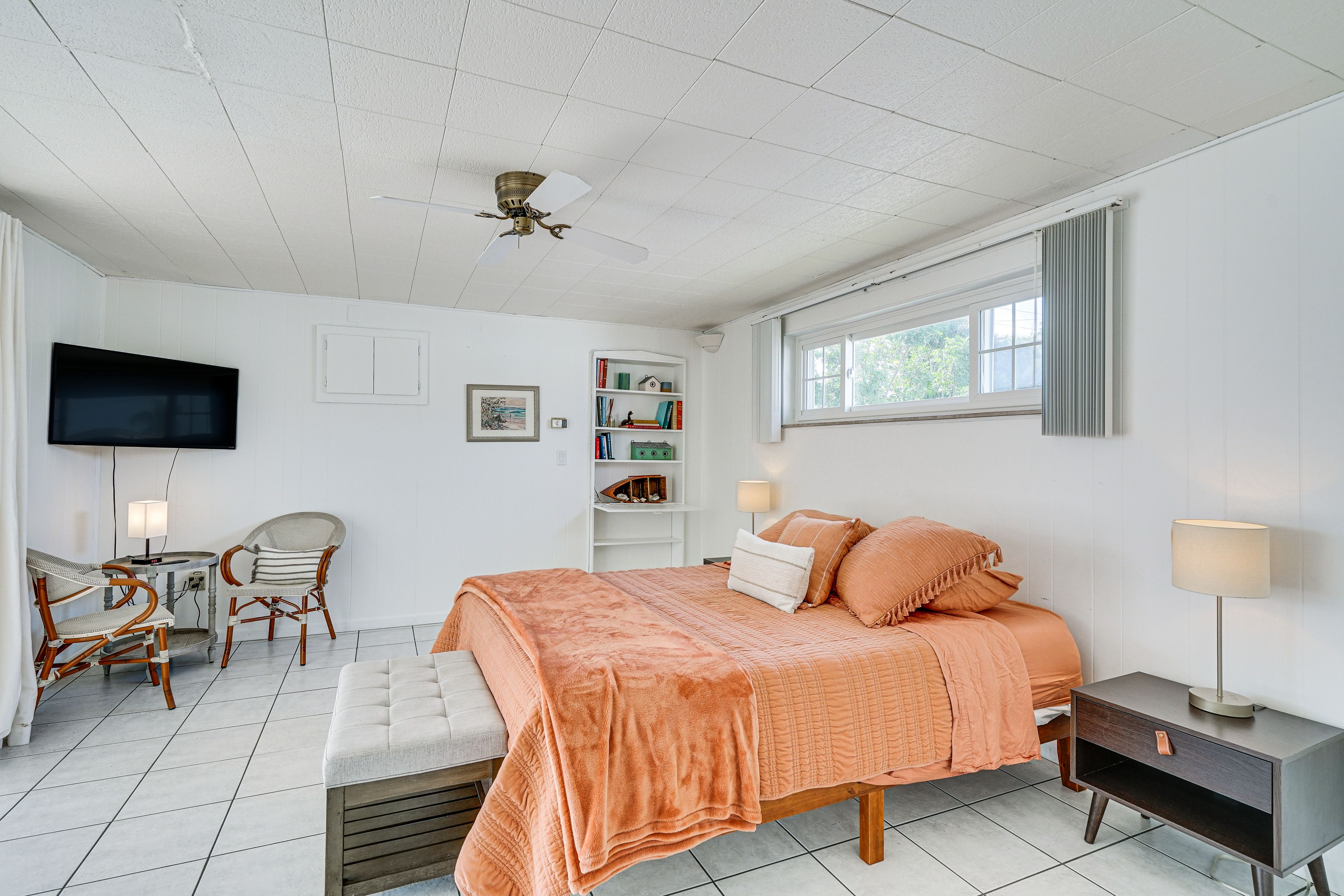 Bedroom 1 | King Bed | Linens Provided