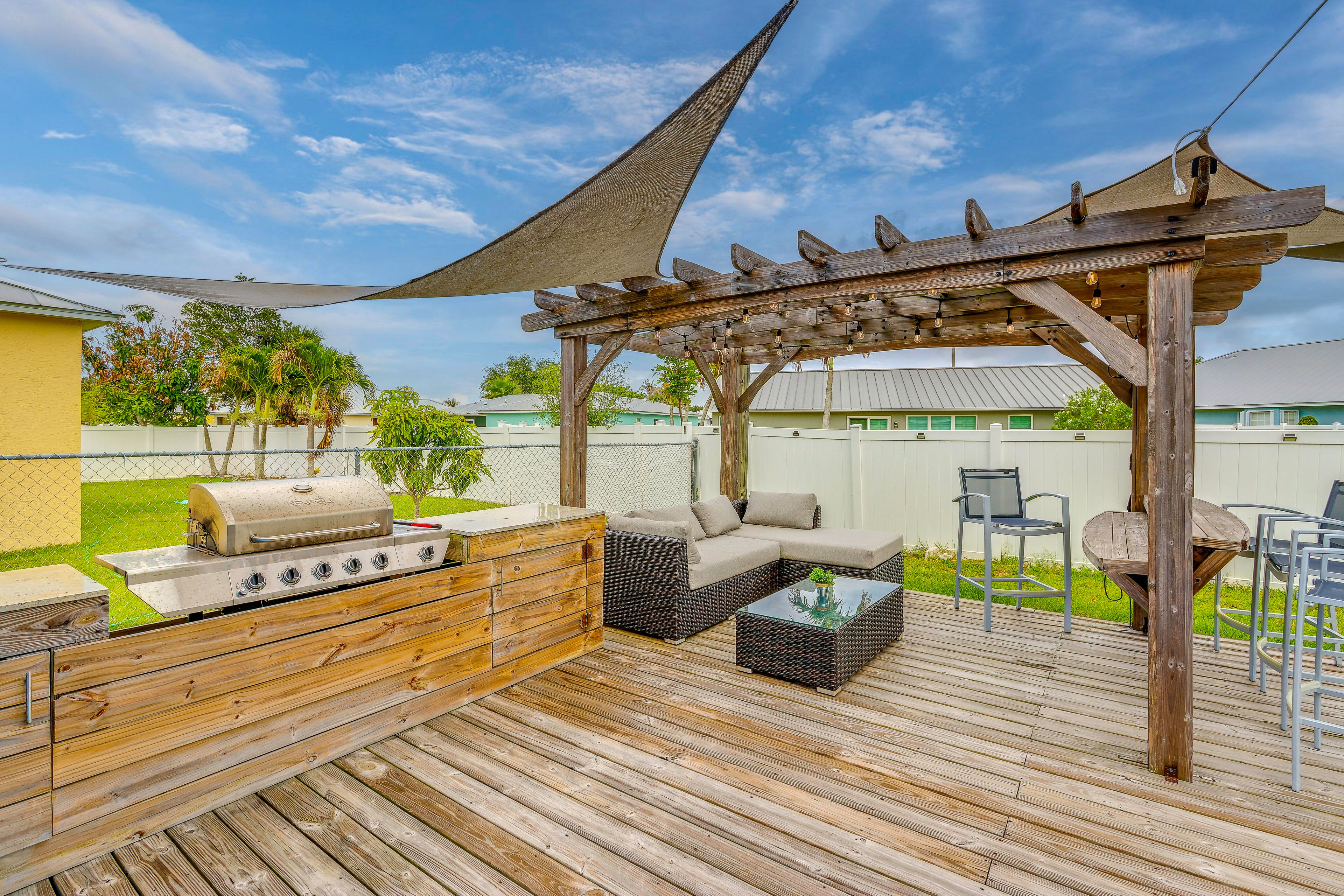 Furnished Deck