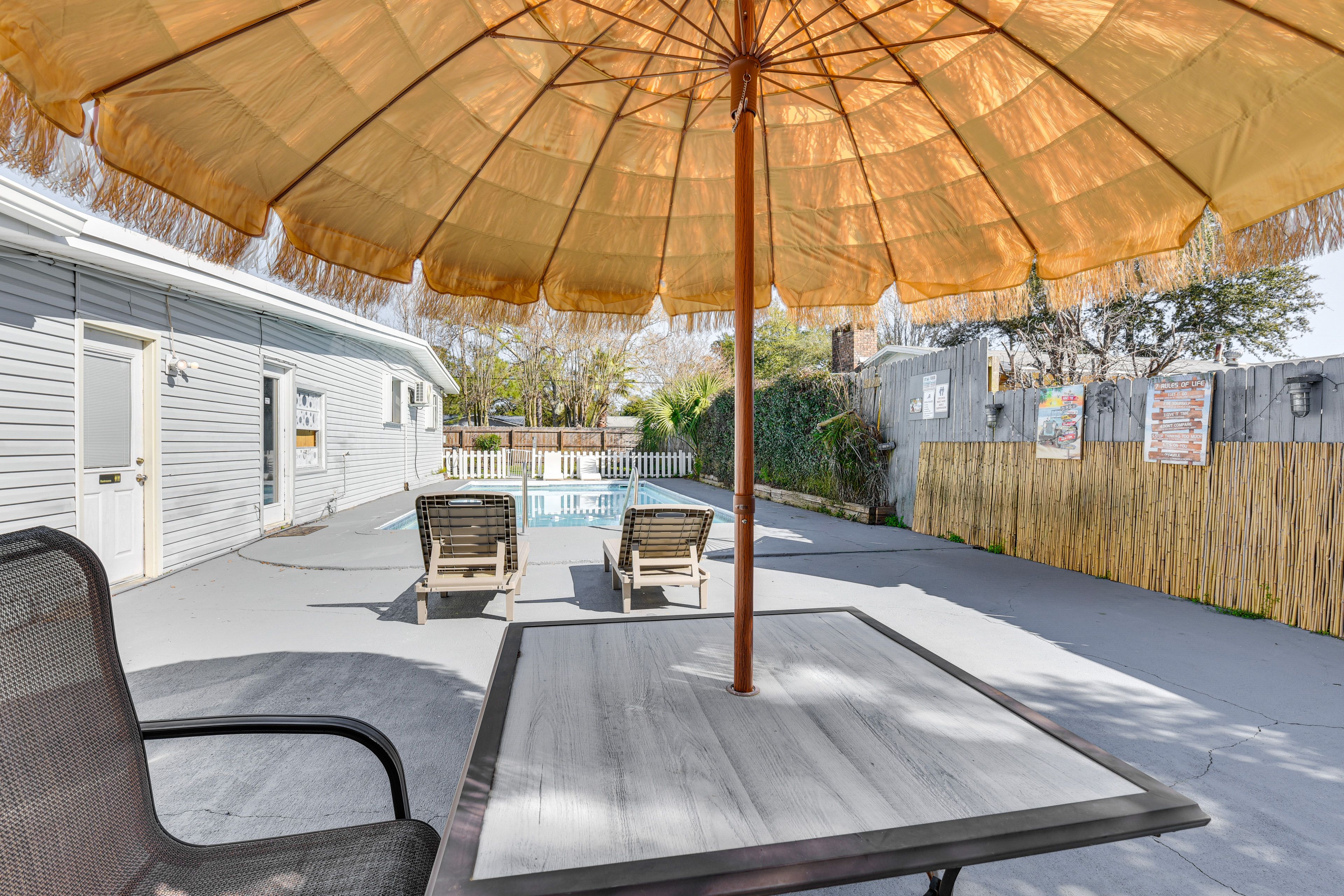 Community Patio | Beach Bar | Charcoal Grill | Outdoor Pool (3’-10’)
