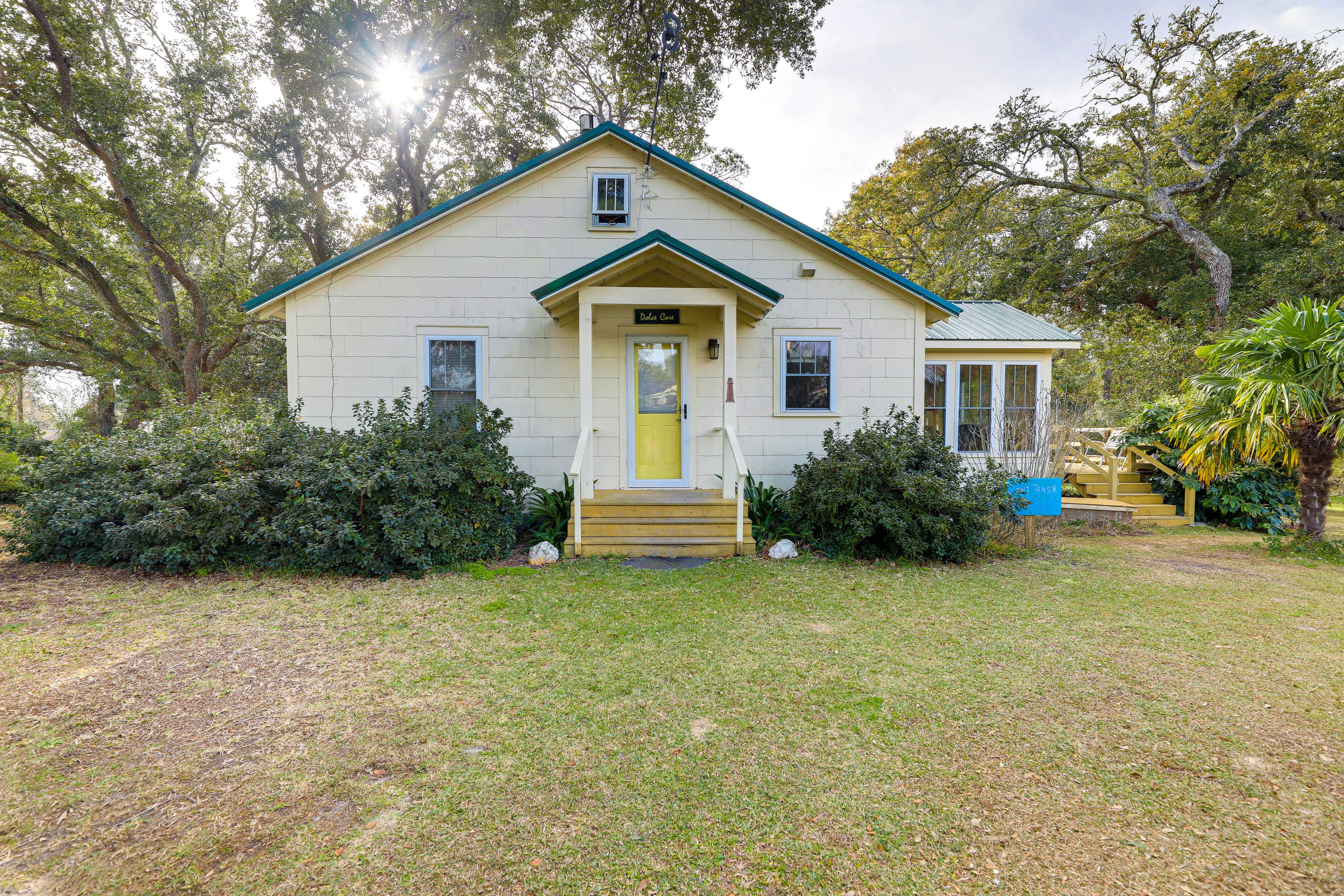 Exterior | Driveway (2 Vehicles) | Keyless Entry | RV/Trailer Parking