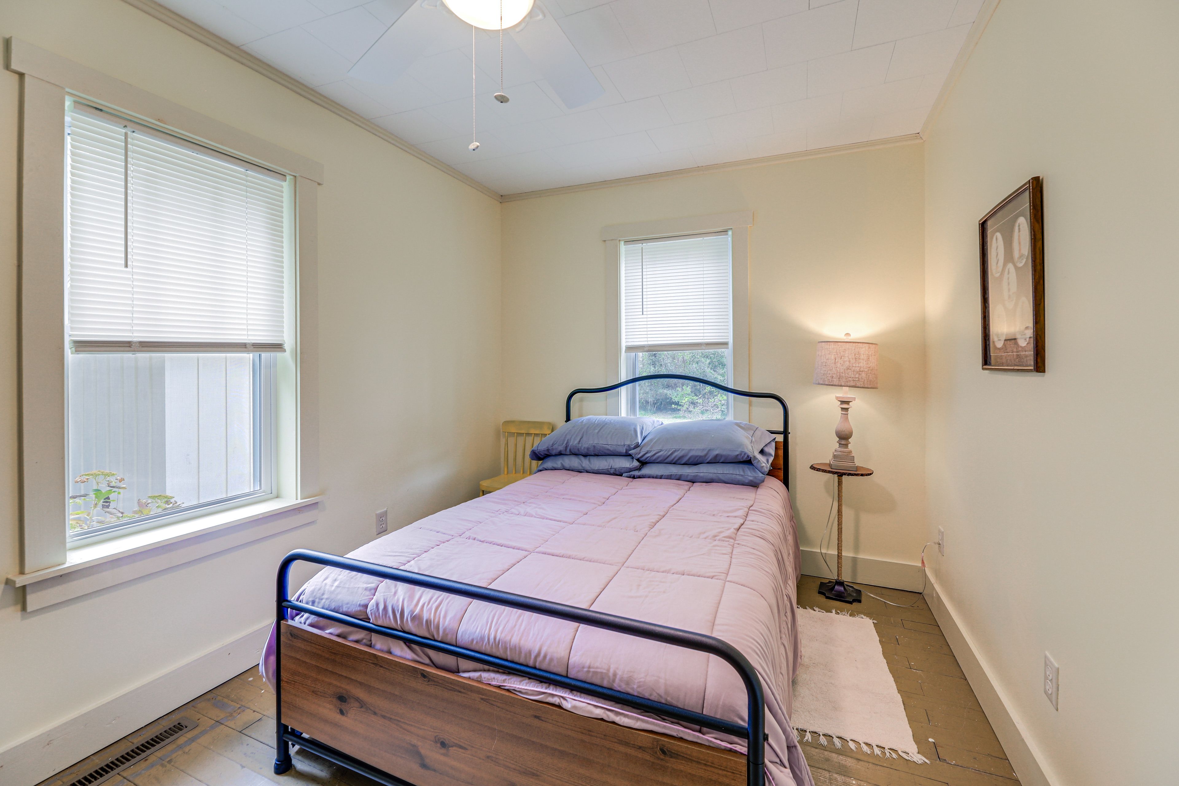 Bedroom 2 | Full Bed | Smart TV