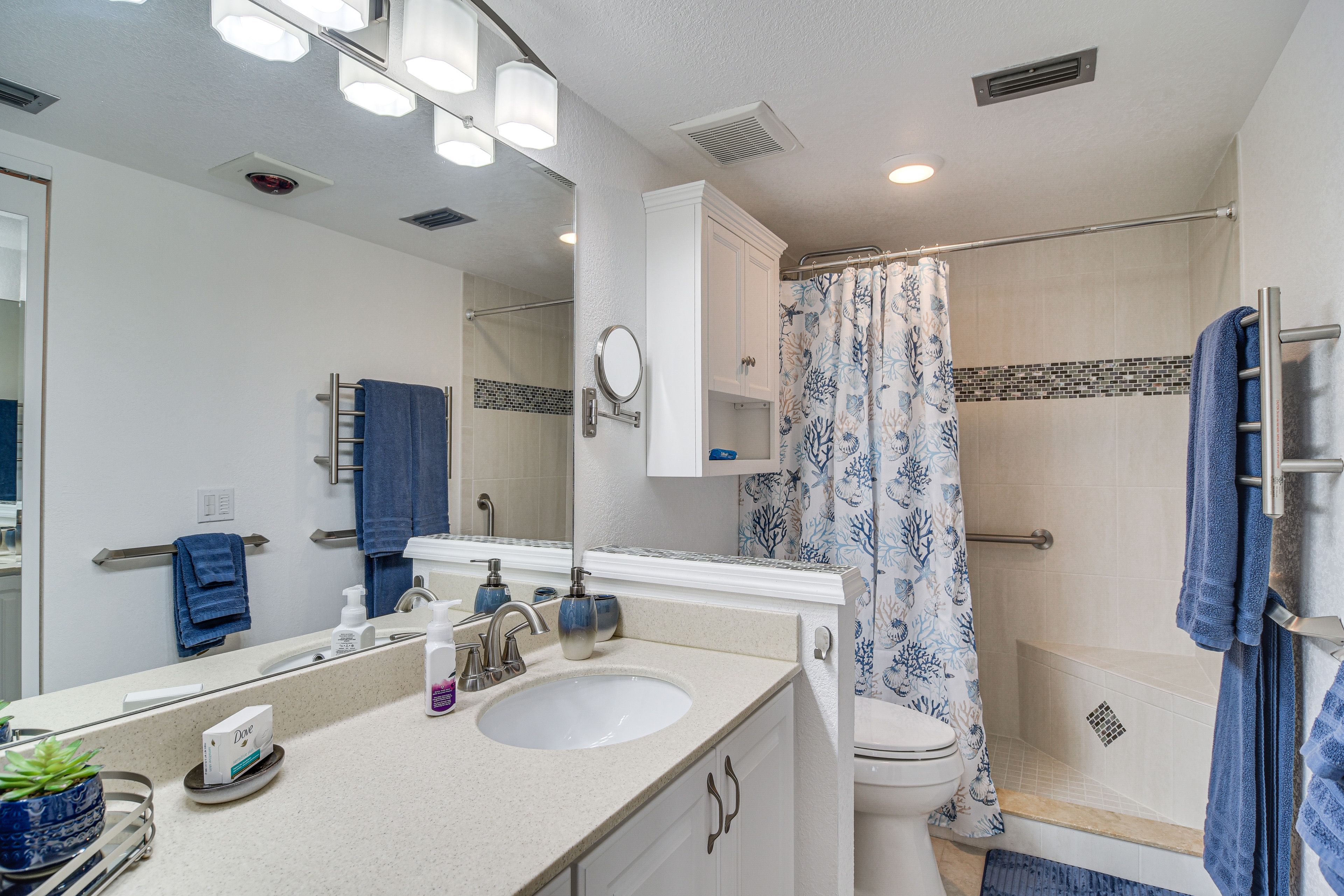 En-Suite Bathroom | Complimentary Toiletries | Hair Dryer