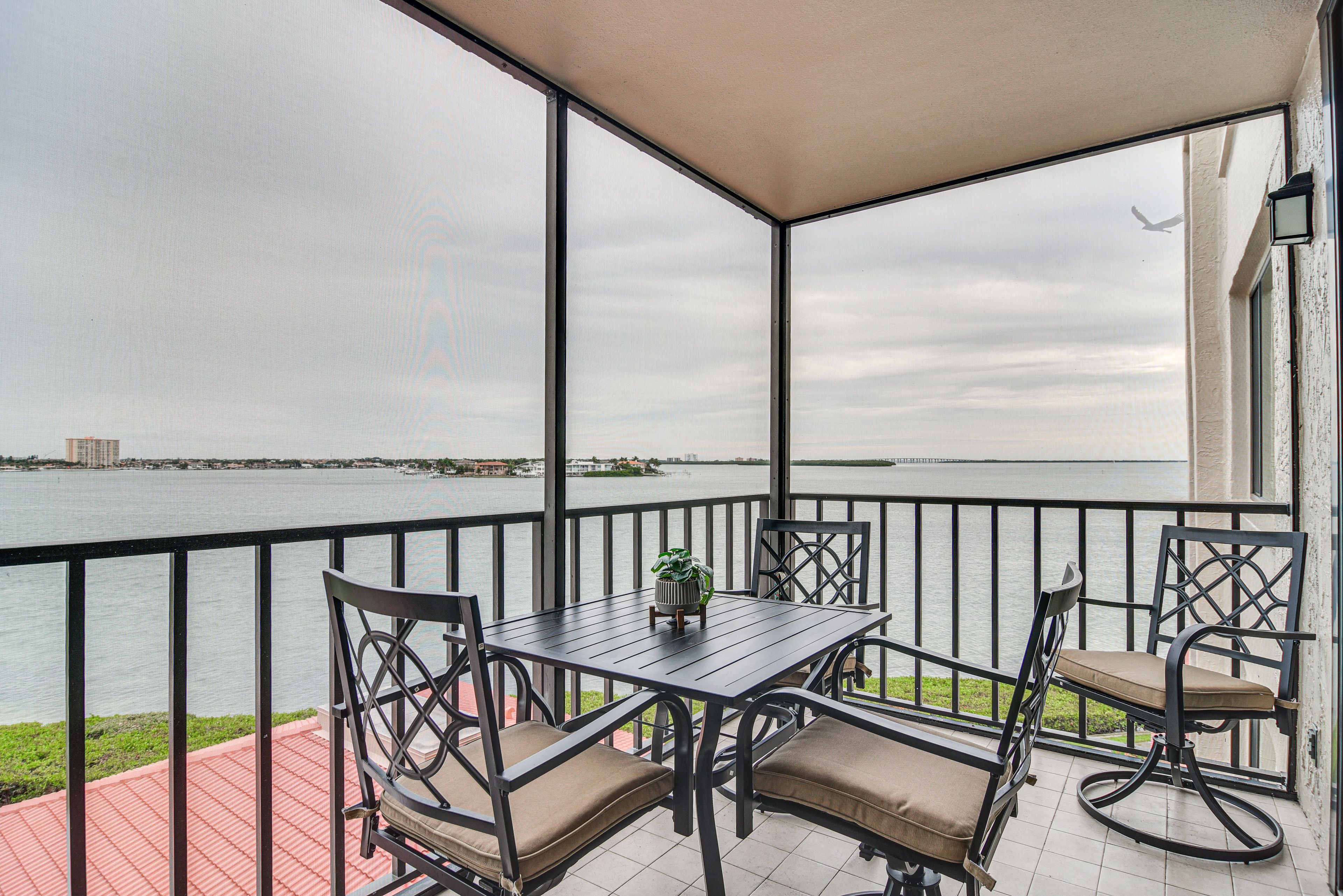 St. Petersburgh Vacation Rental | 1BR | 1.5BA | 800 Sq Ft | Step-Free Access