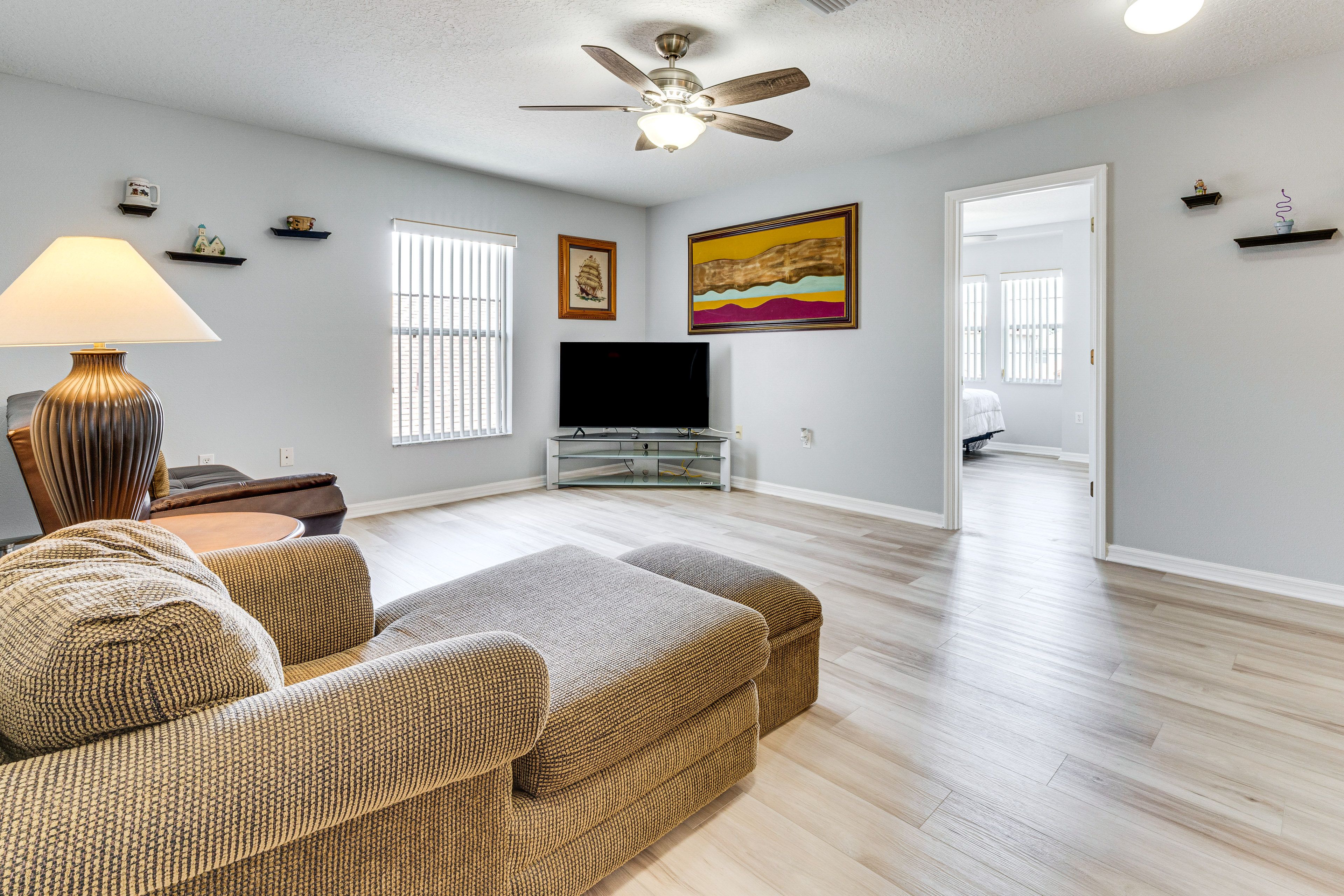 Loft | Queen Futon | 2nd Floor | Smart TV