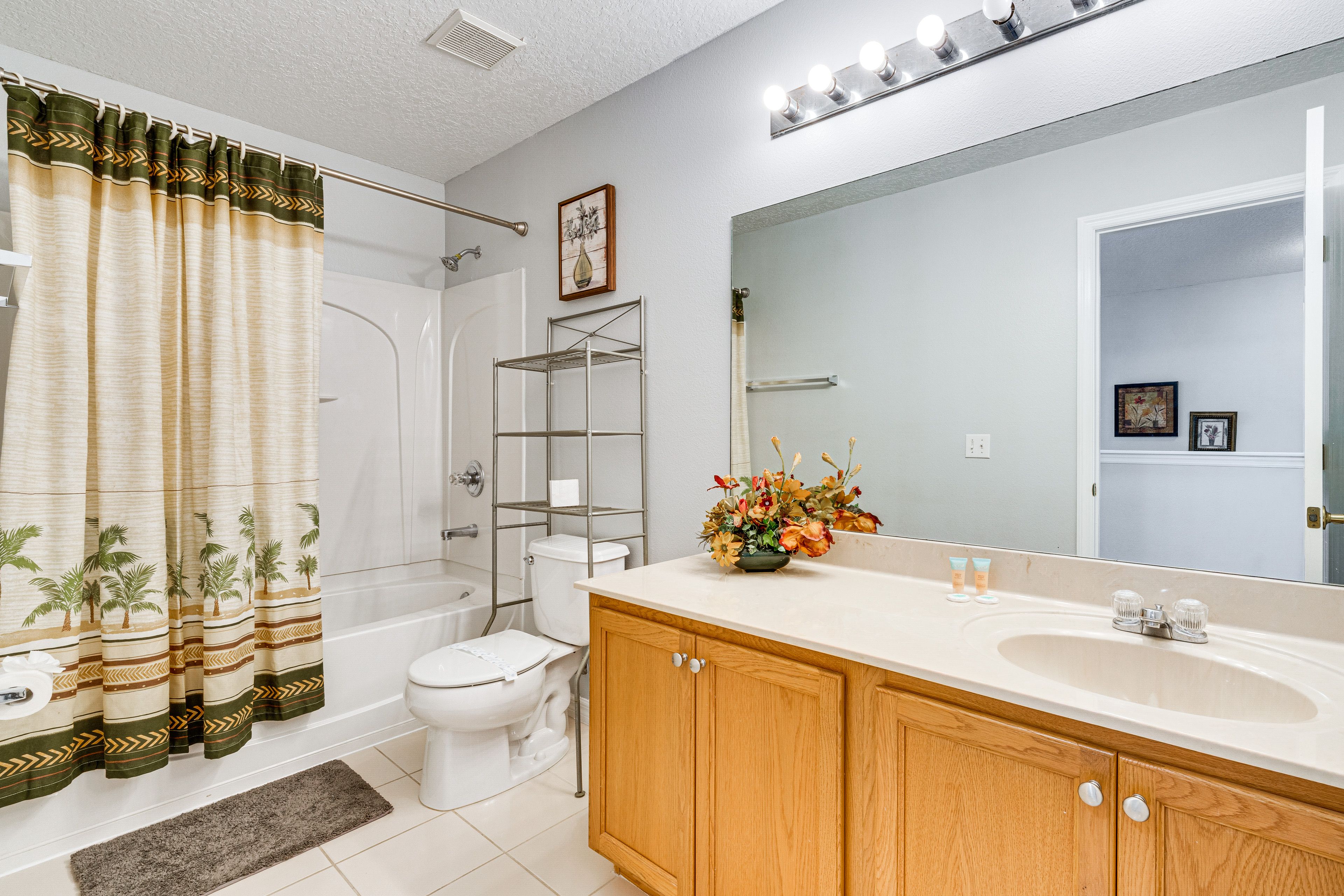 Full Bathroom | 2nd Floor