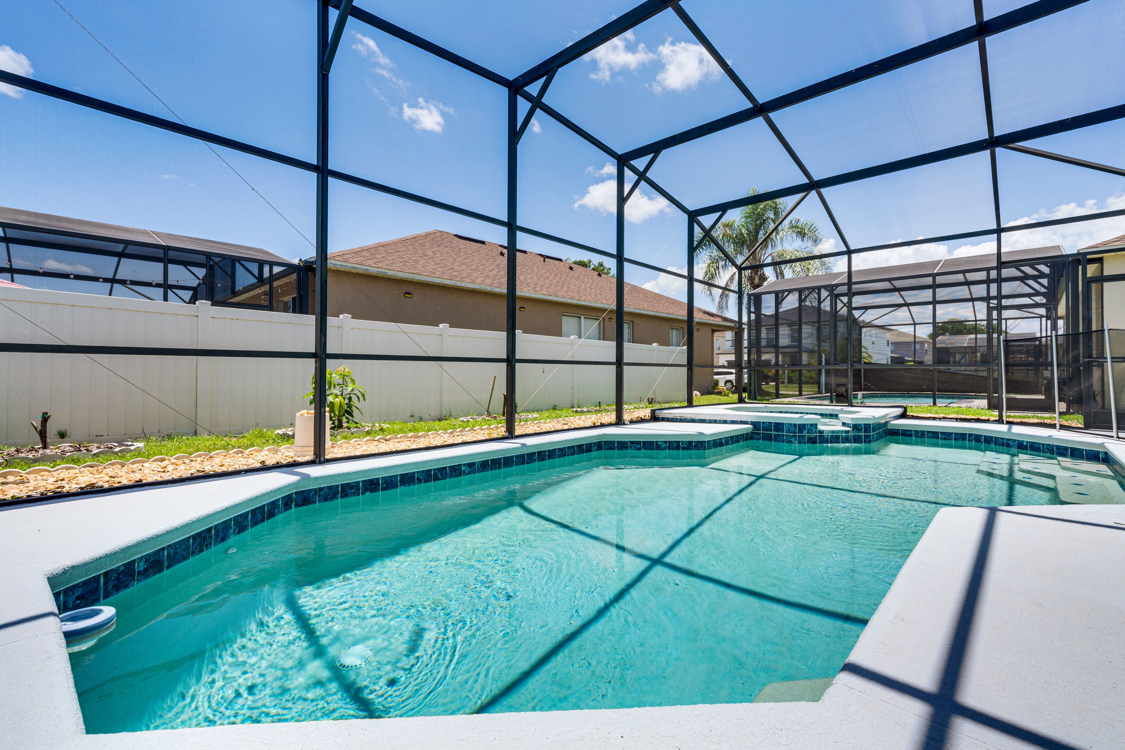 Pool (Depth 4'-7') w/ Safety Fence | Optional Heating w/ Fee | Hot Tub