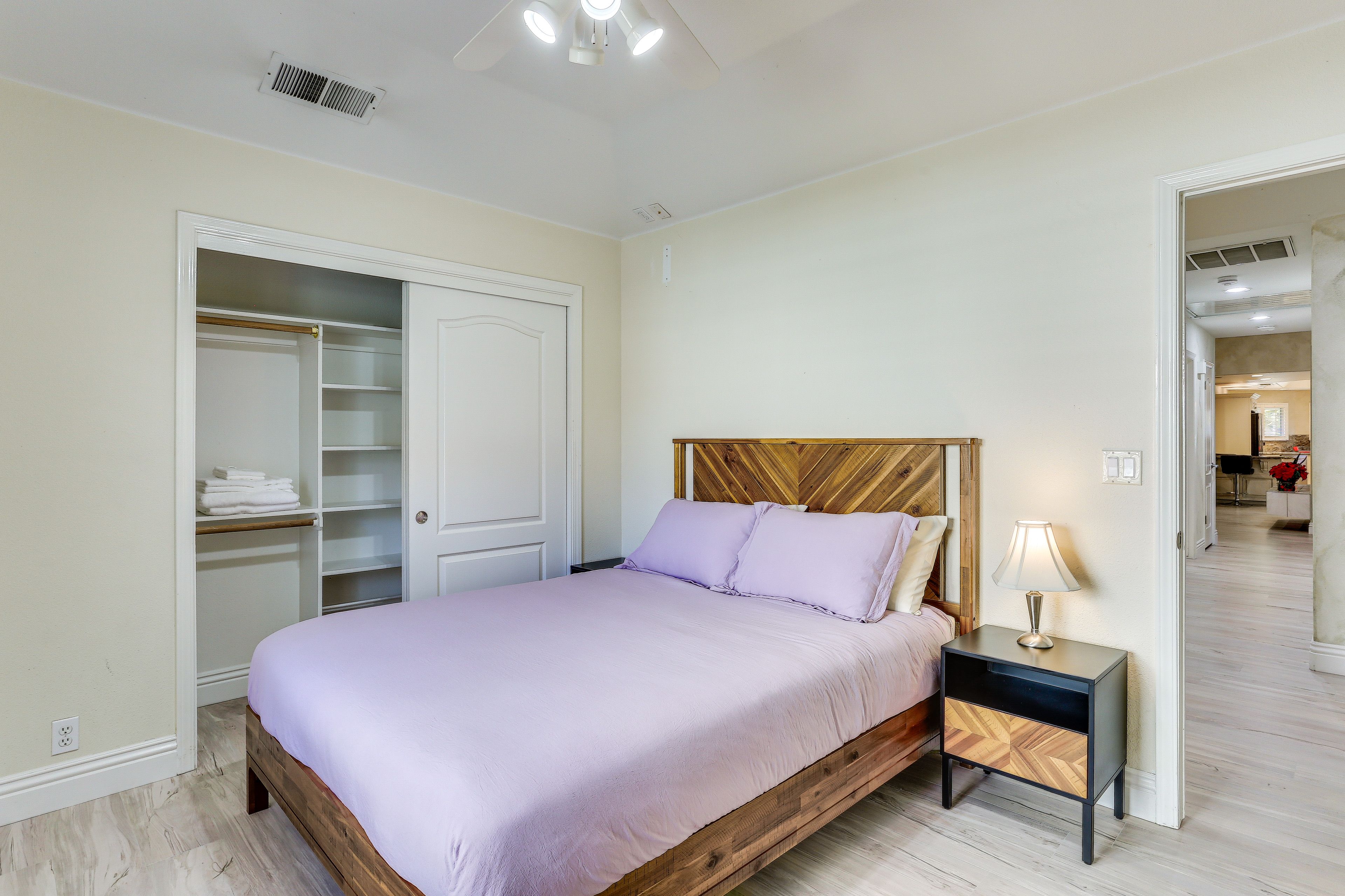 Bedroom 3 | Queen Bed