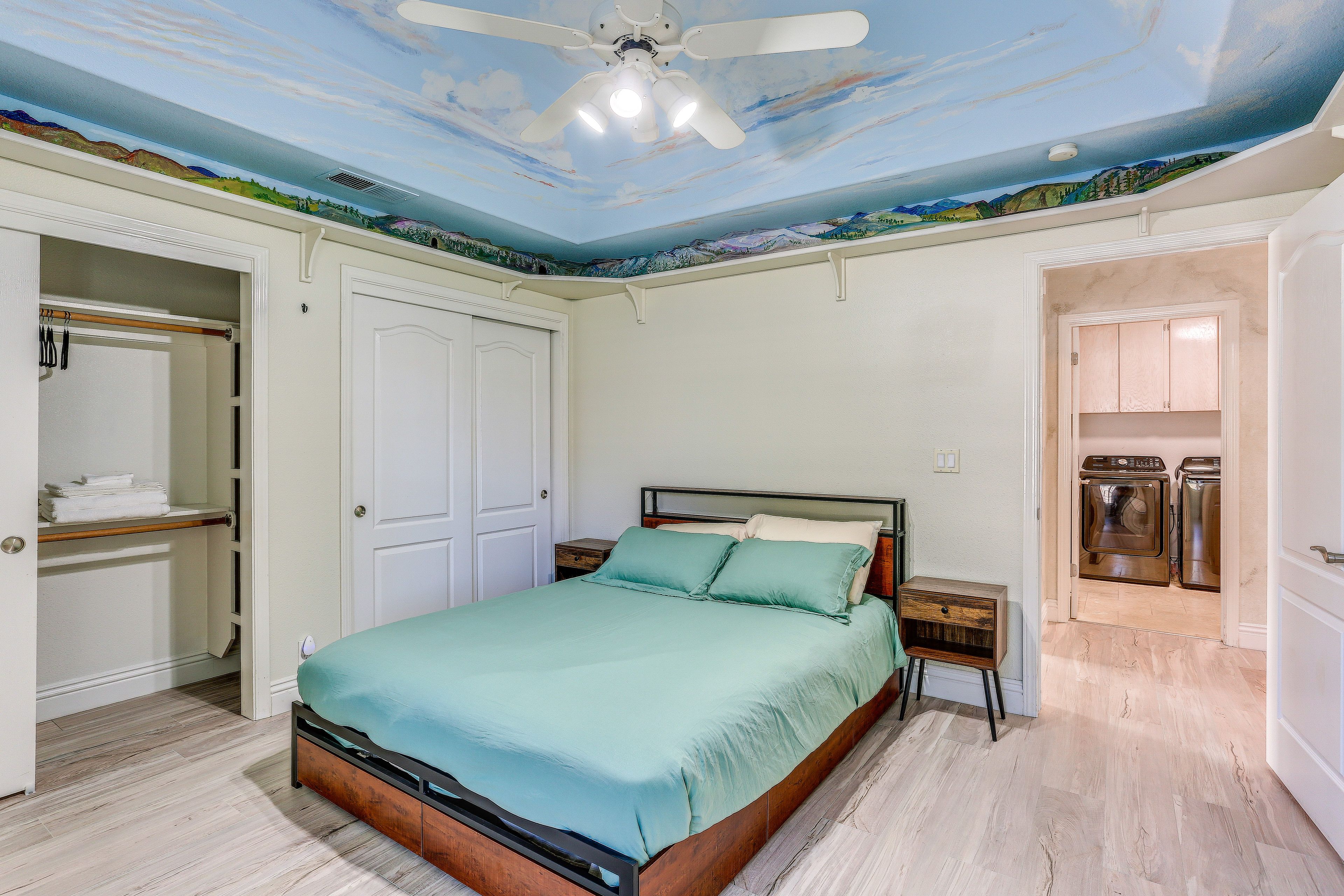 Bedroom 2 | Queen Bed