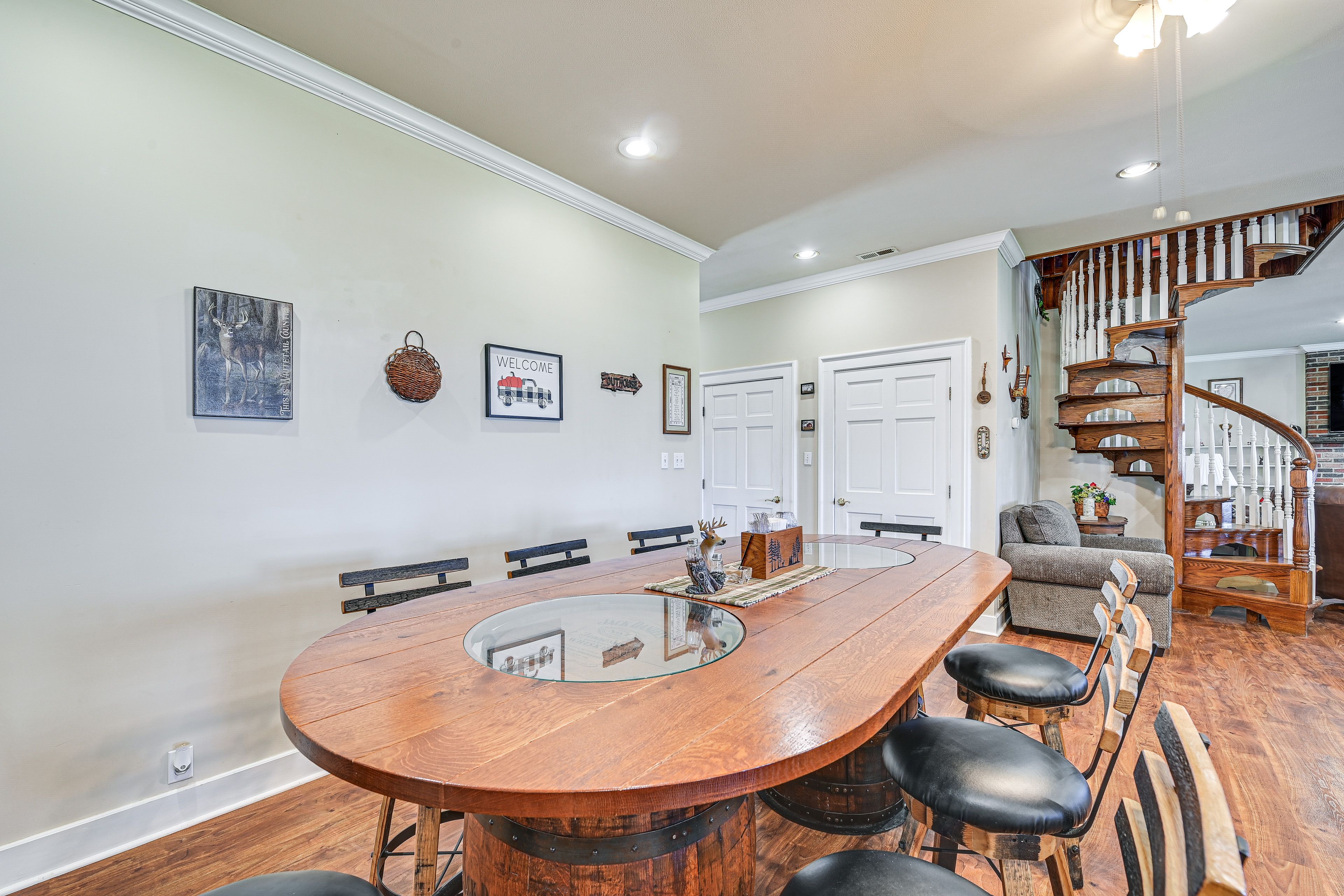 Dining Area | Dishware/Flatware Provided | 1st Floor