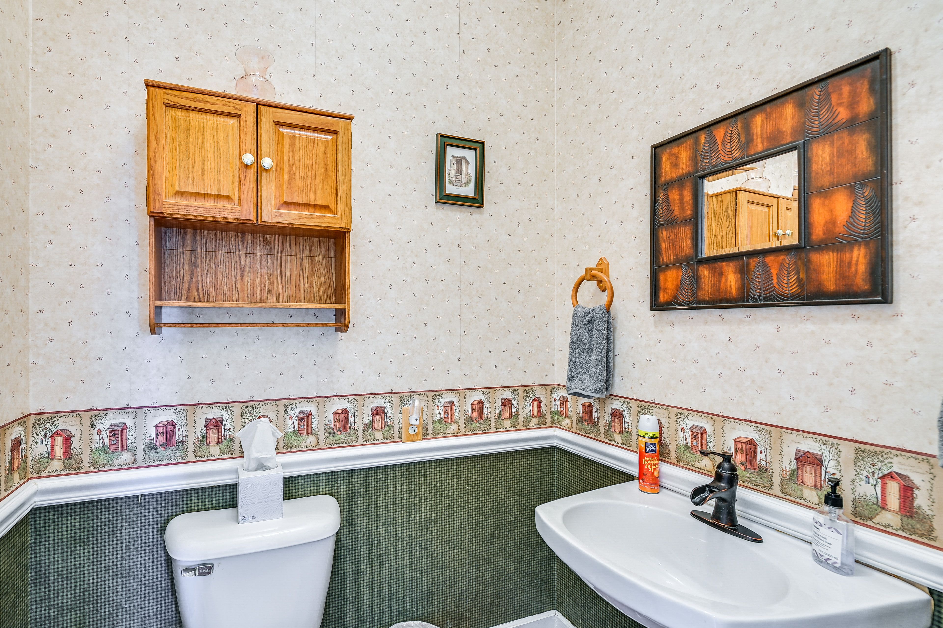 Half Bathroom | 1st Floor