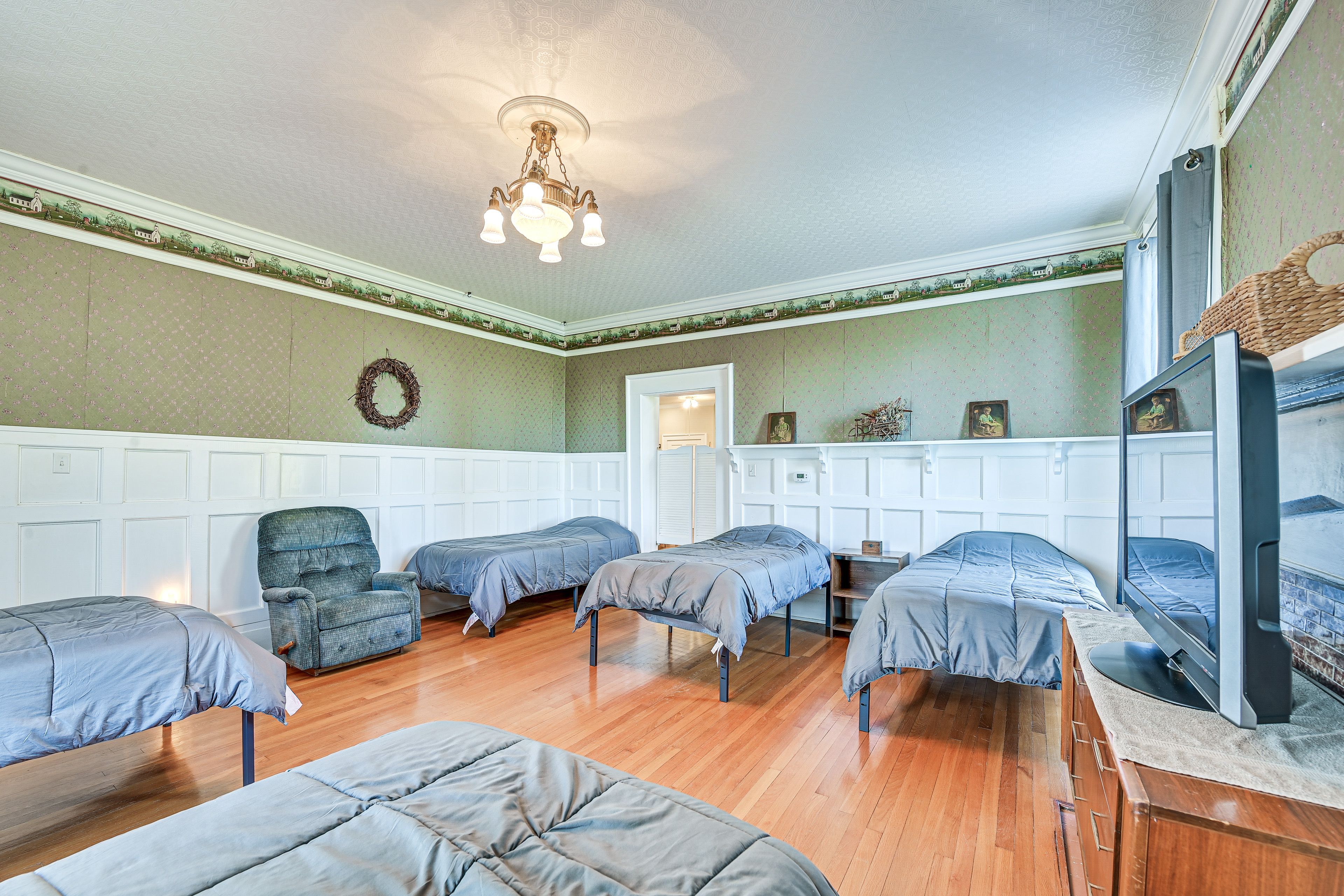 Bonus Room | 5 Twin Beds | Flat-Screen TV | 1st Floor