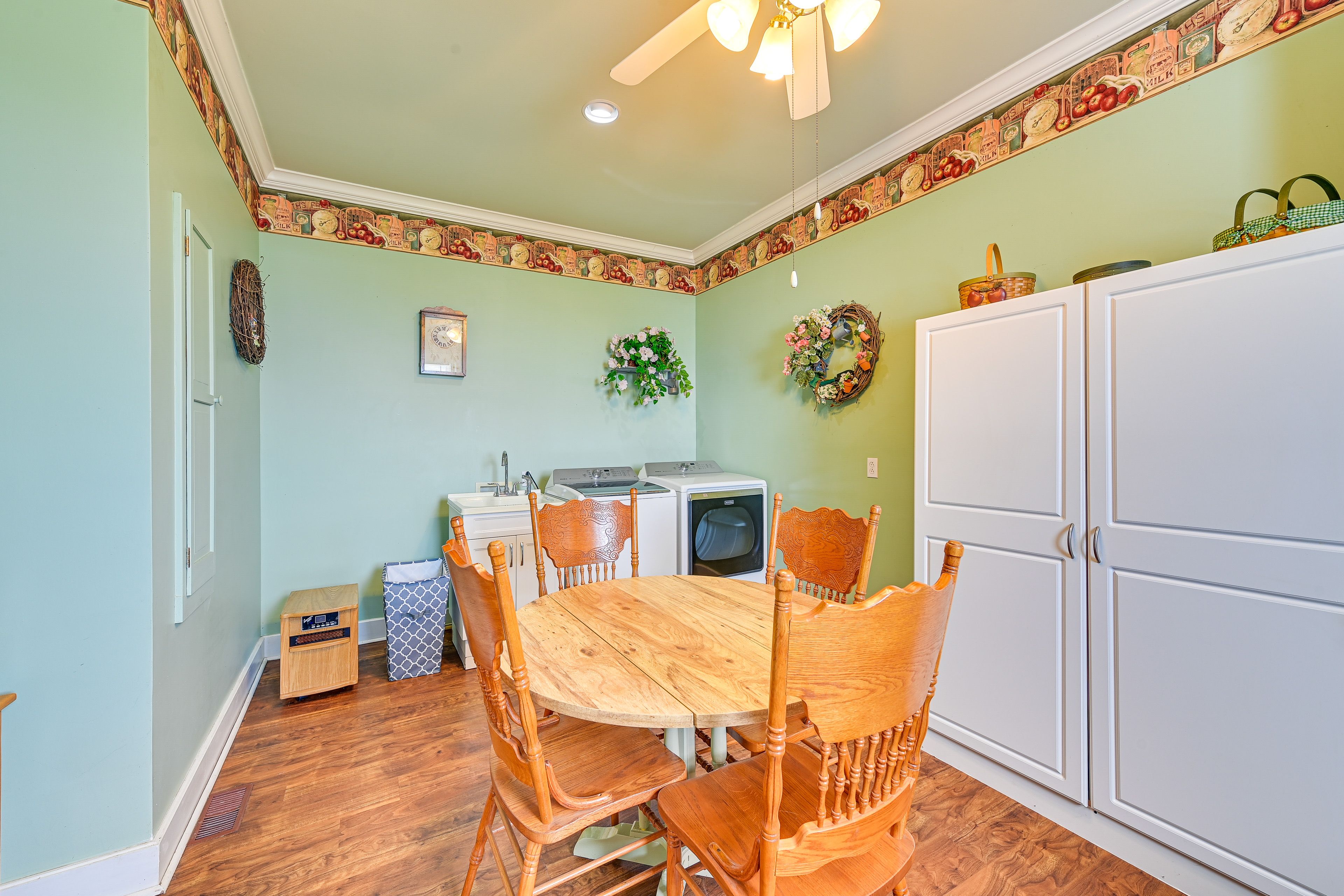 Breakfast Nook | 1st Floor