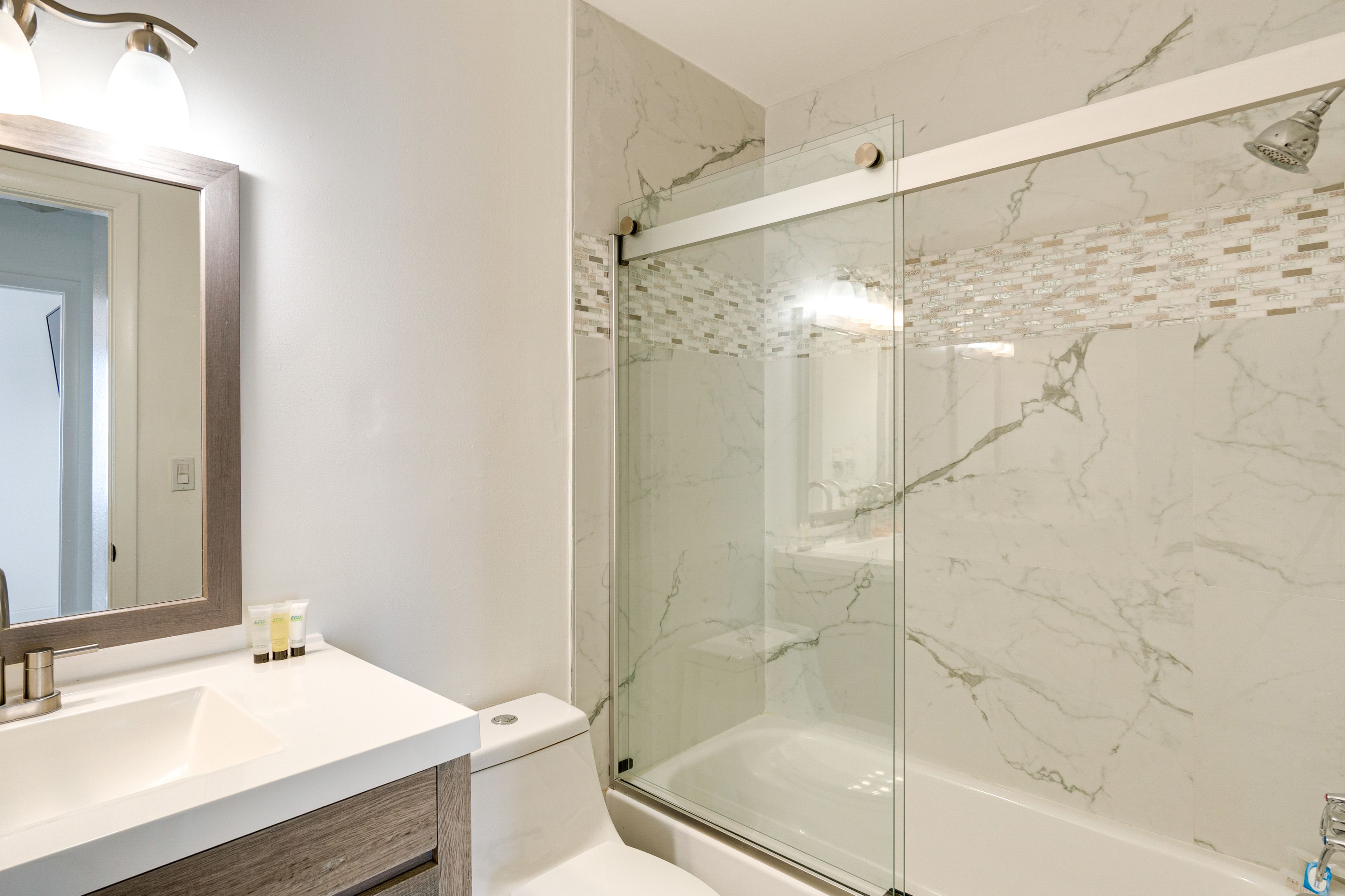 Full Bathroom | Towels Provided