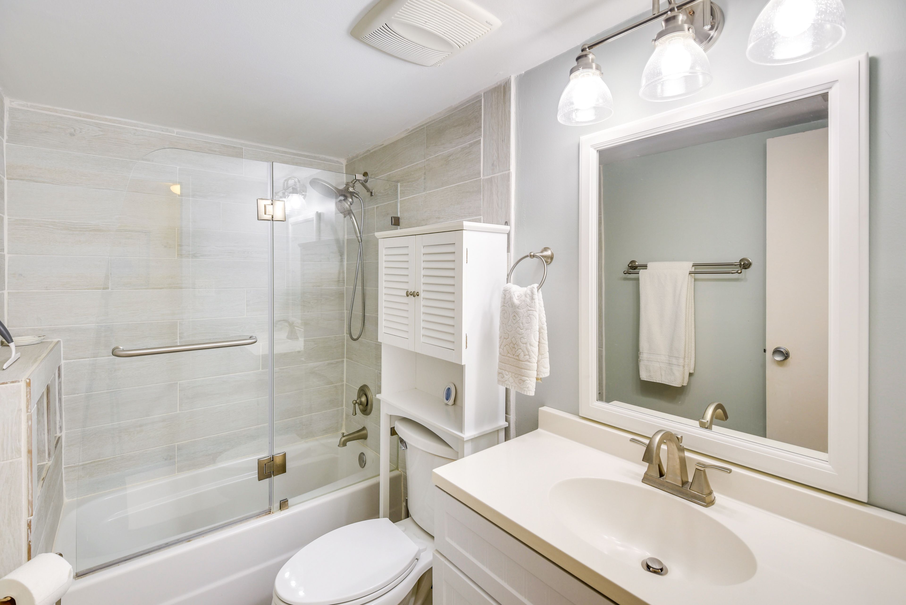Full Bathroom