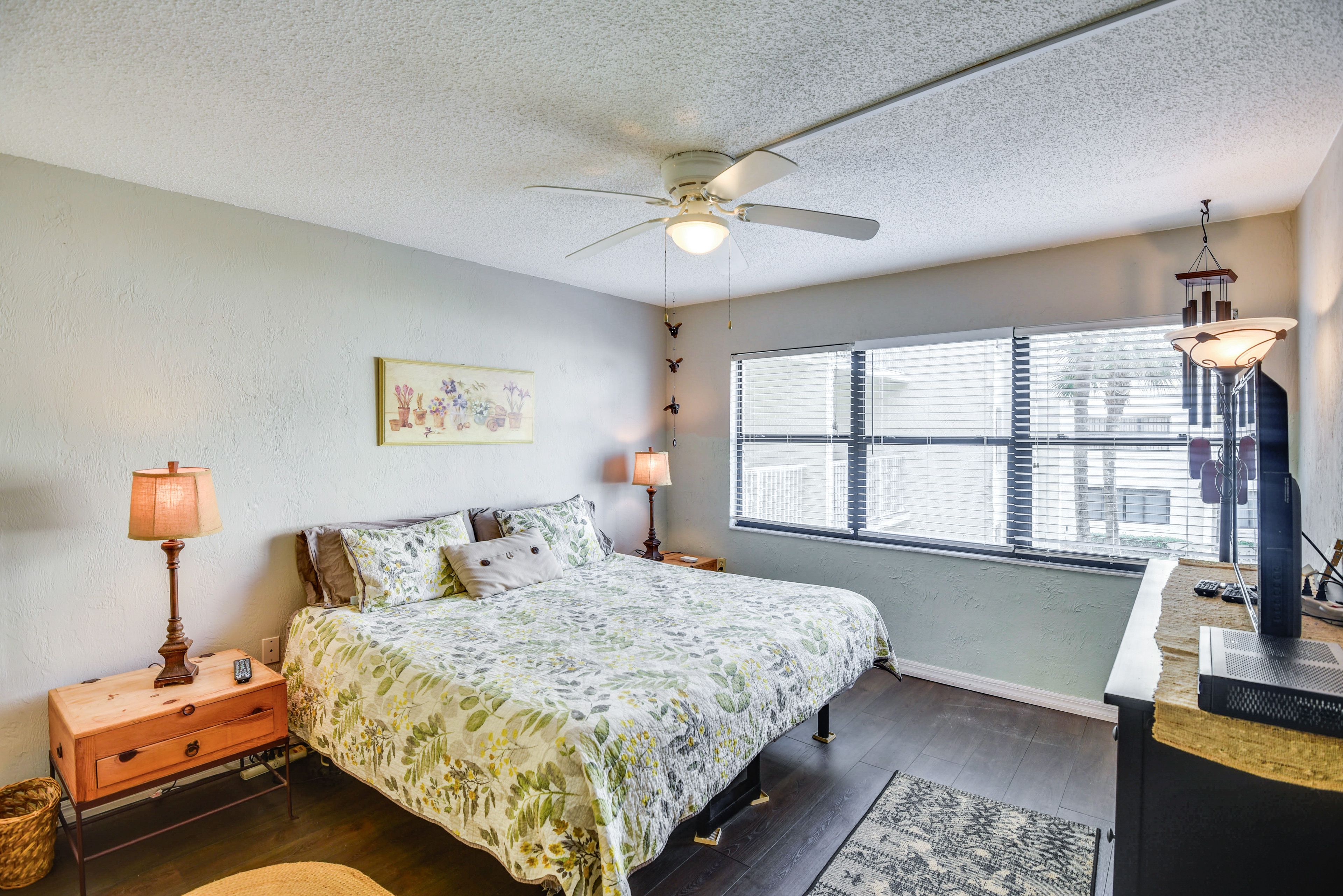 Bedroom 1 | California King Bed