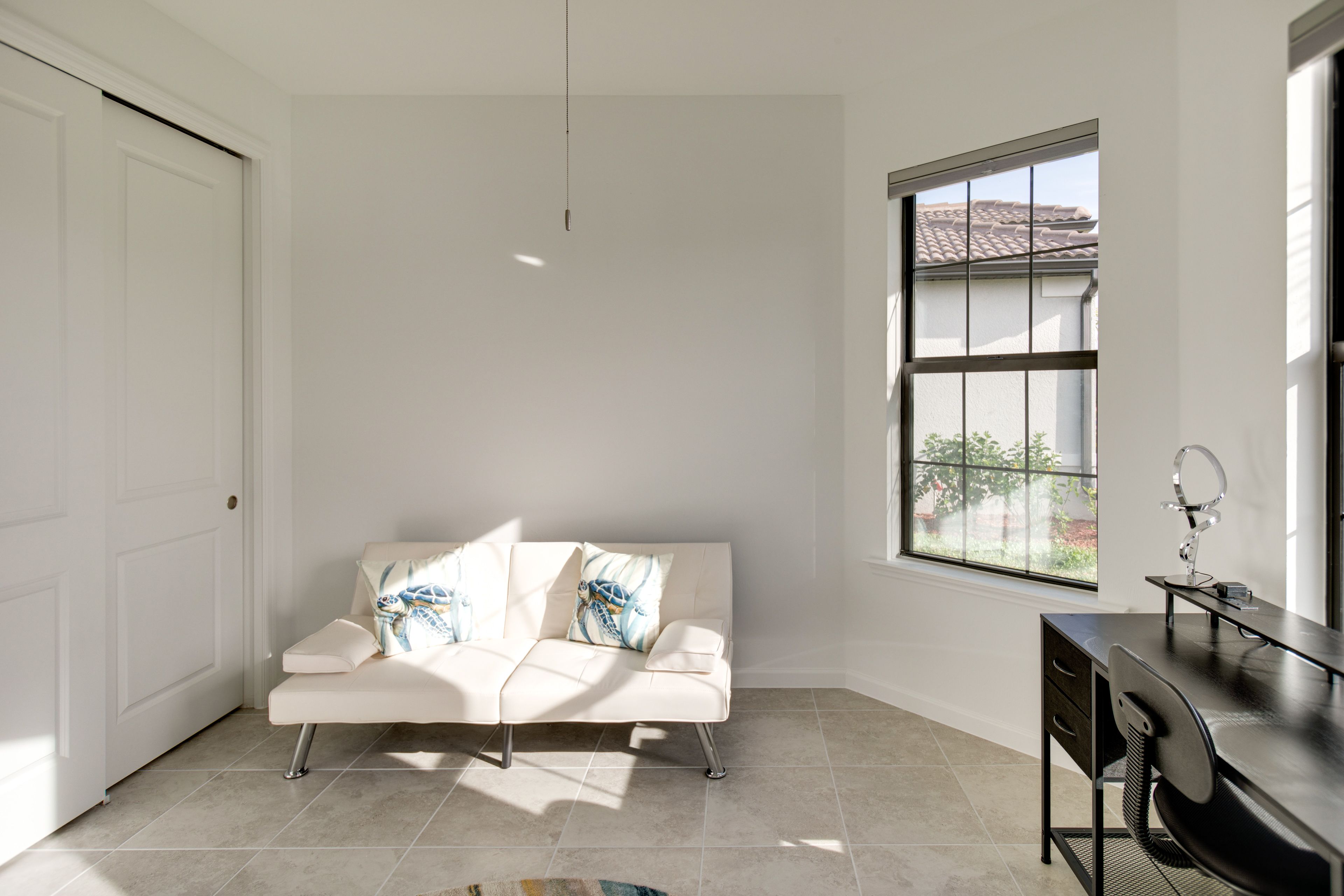 Bedroom 4 (Office) | Futon | Laptop-Friendly Workspace
