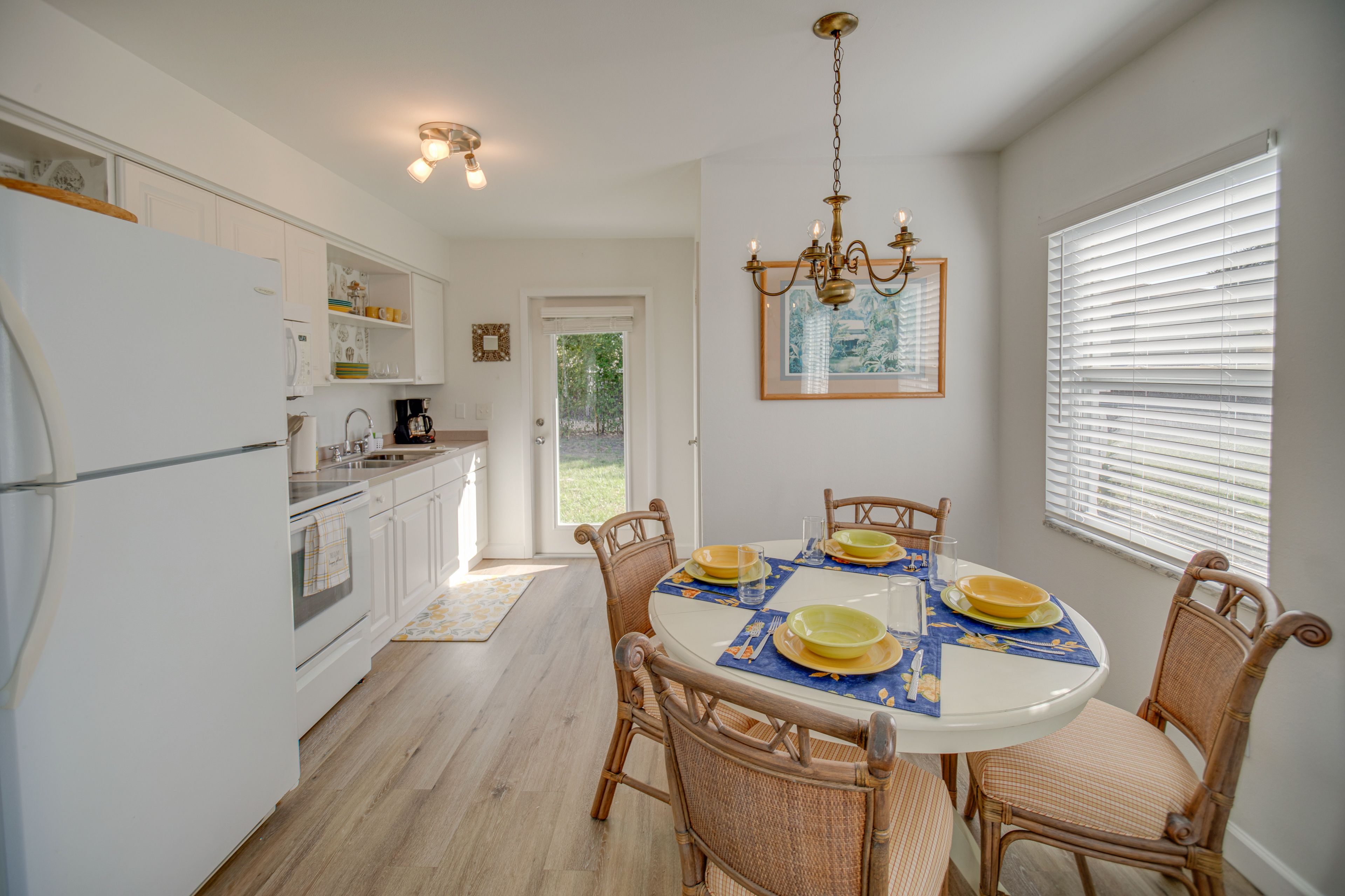 Dining Area | Dining Table | Dishware/Flatware