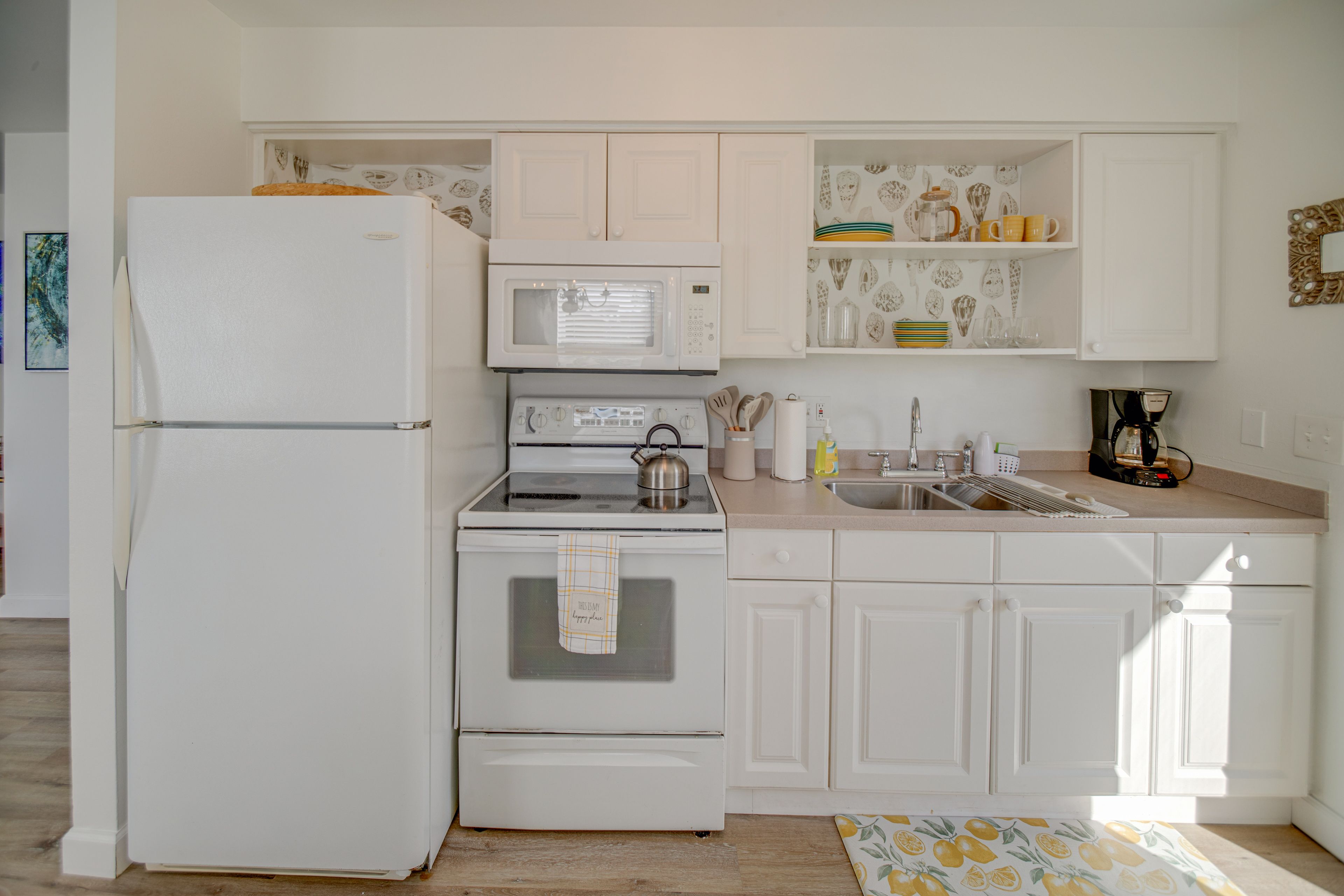 Kitchen | Cooking Basics | Drip Coffee Maker | Microwave | Free WiFi
