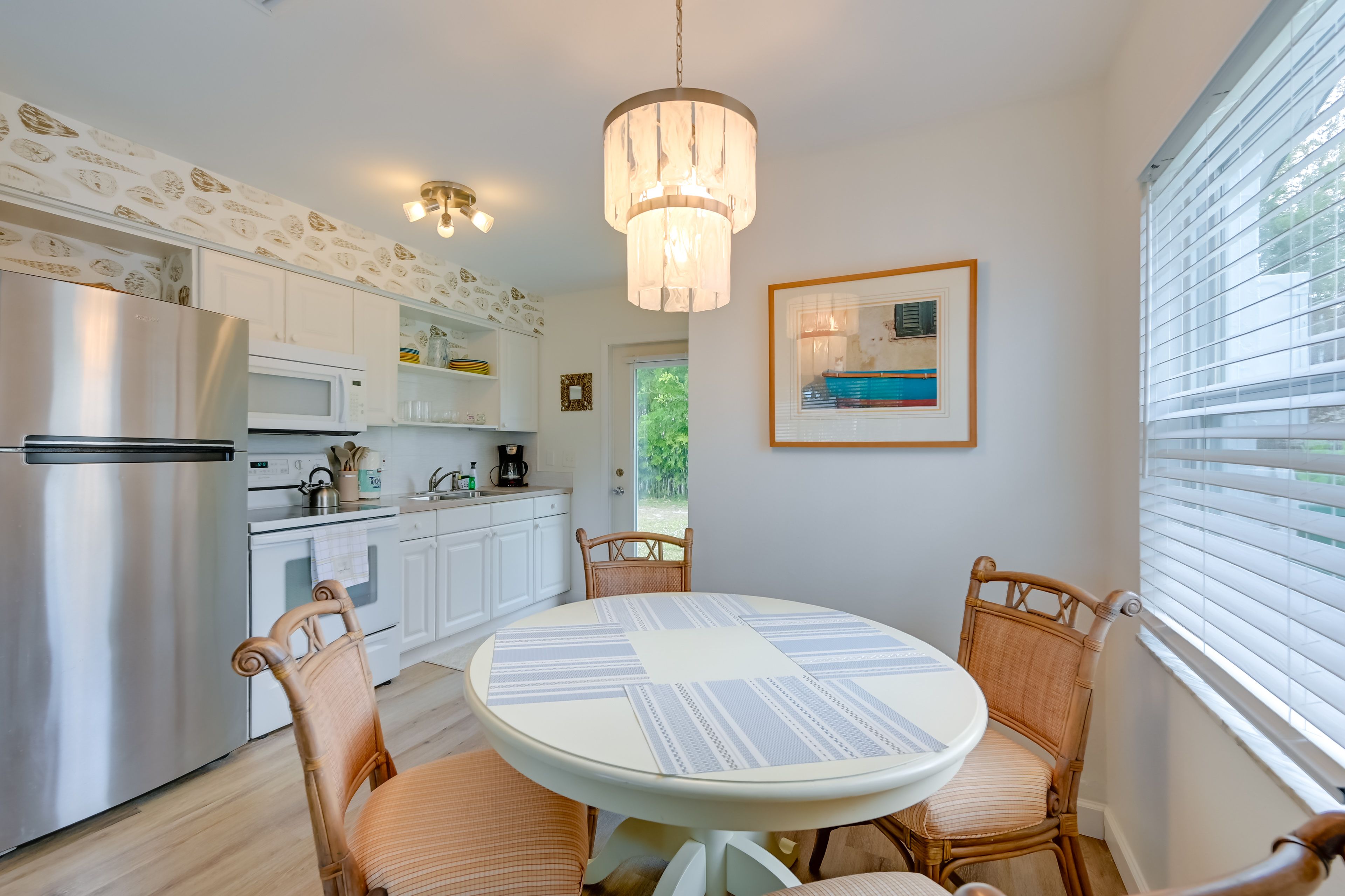 Dining Area | Dining Table | Dishware/Flatware