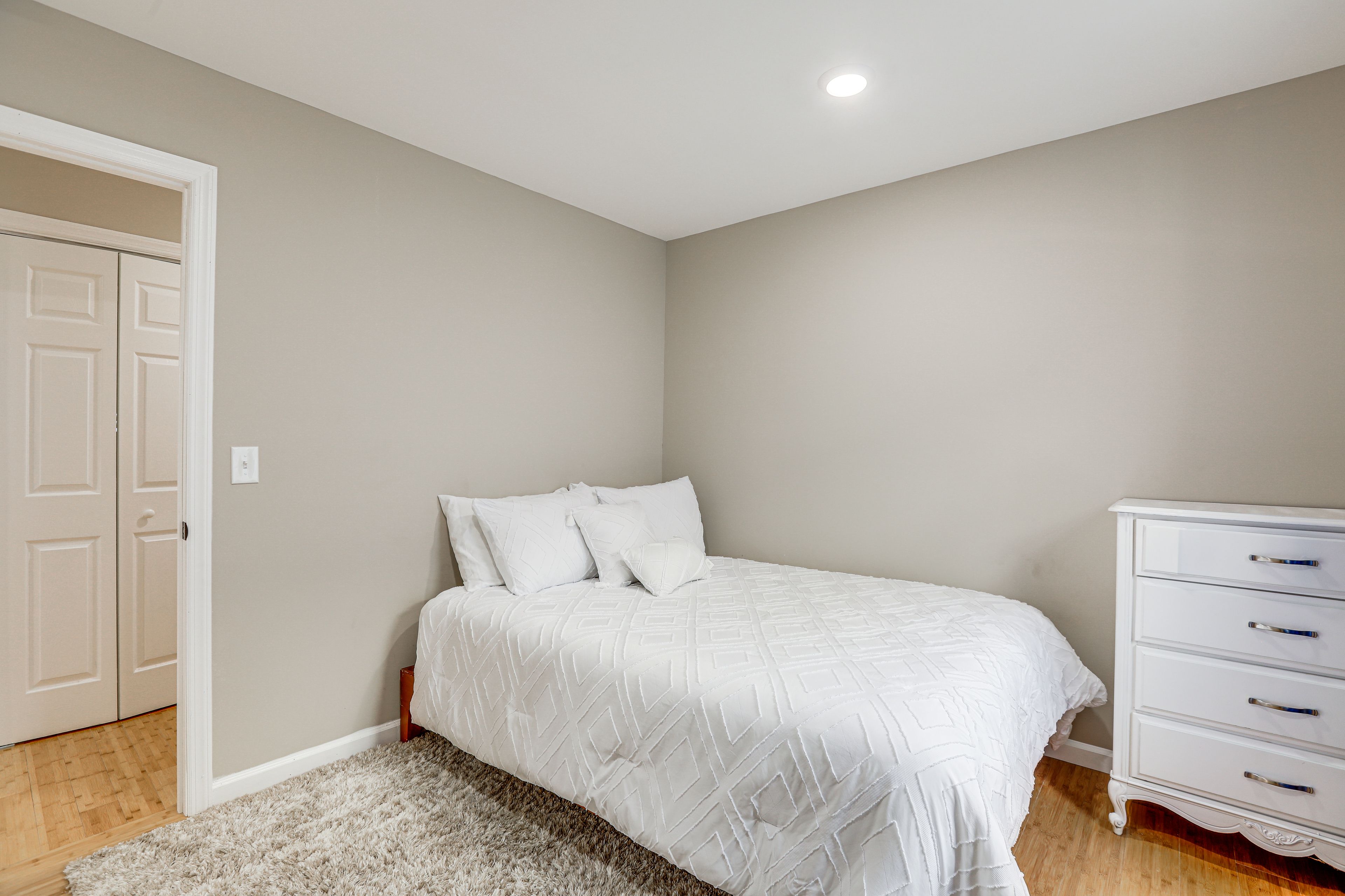 Bedroom 3 | Queen Bed | Smart TV