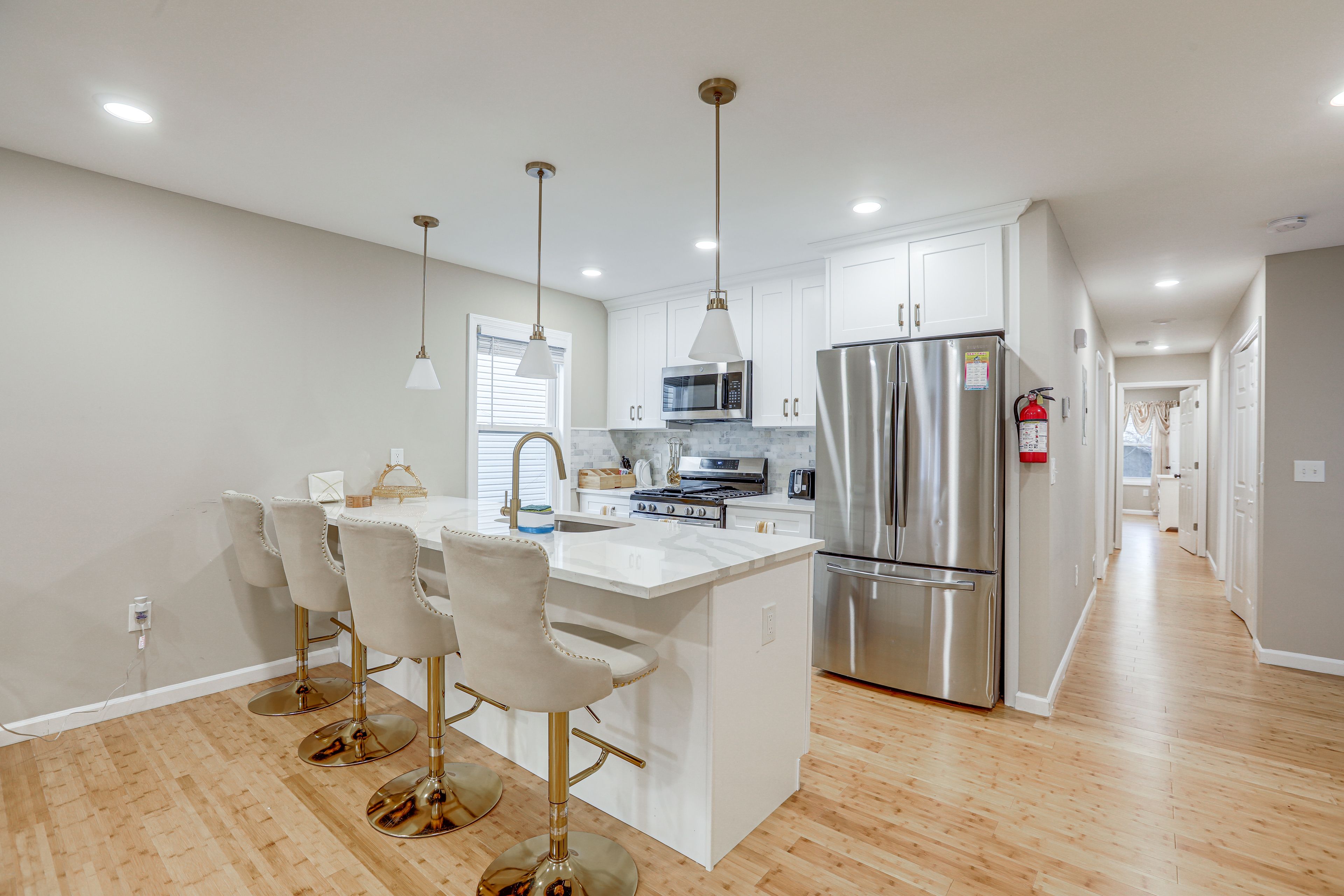 Dining Bar | Kitchen