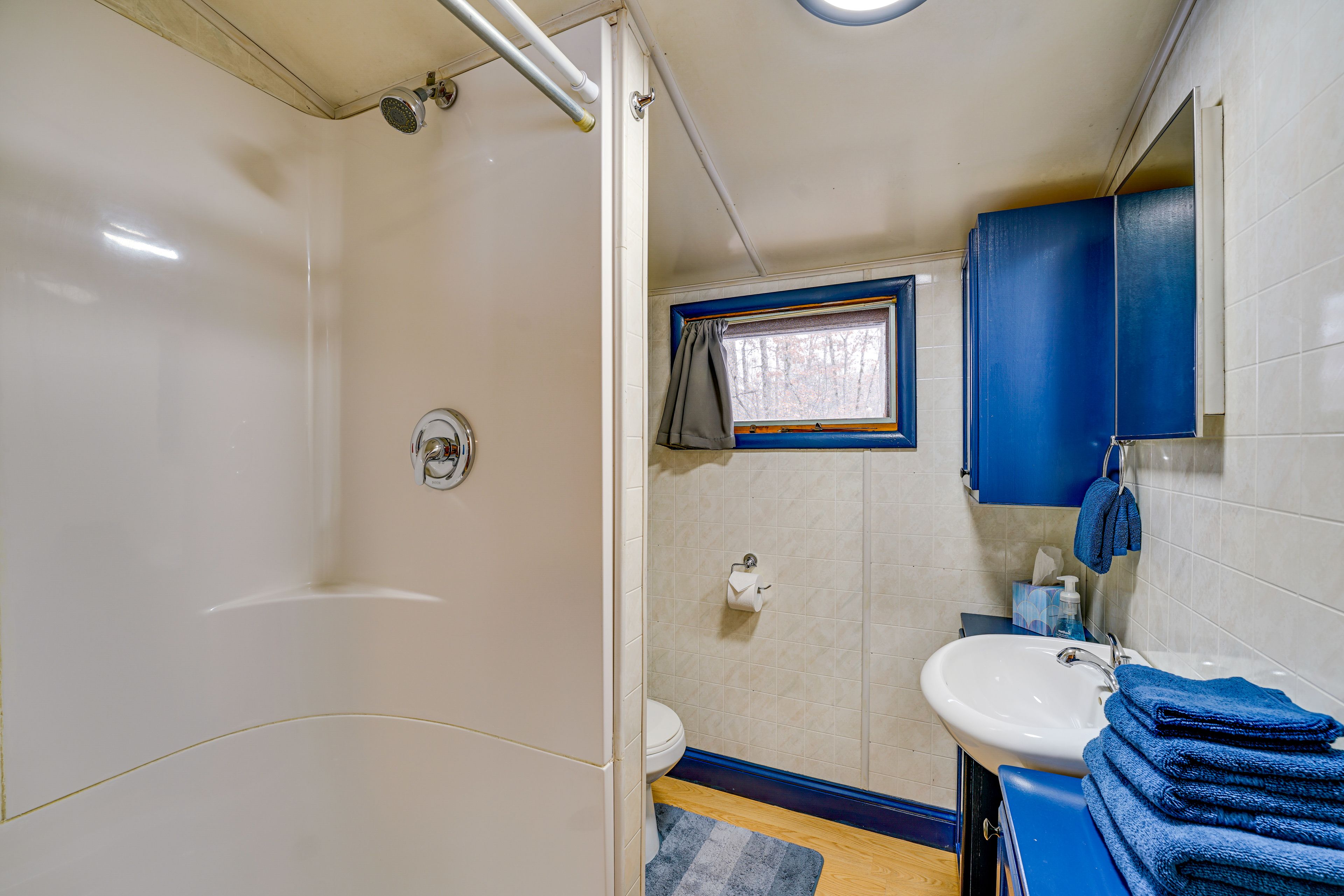 Full Bath | Complimentary Toiletries | Towels Provided
